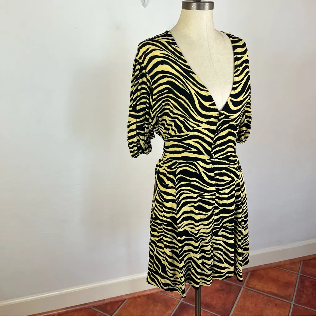 Faithfull The Brand Ilia Dress in Pale Yellow Amaia Zebra - Image 3