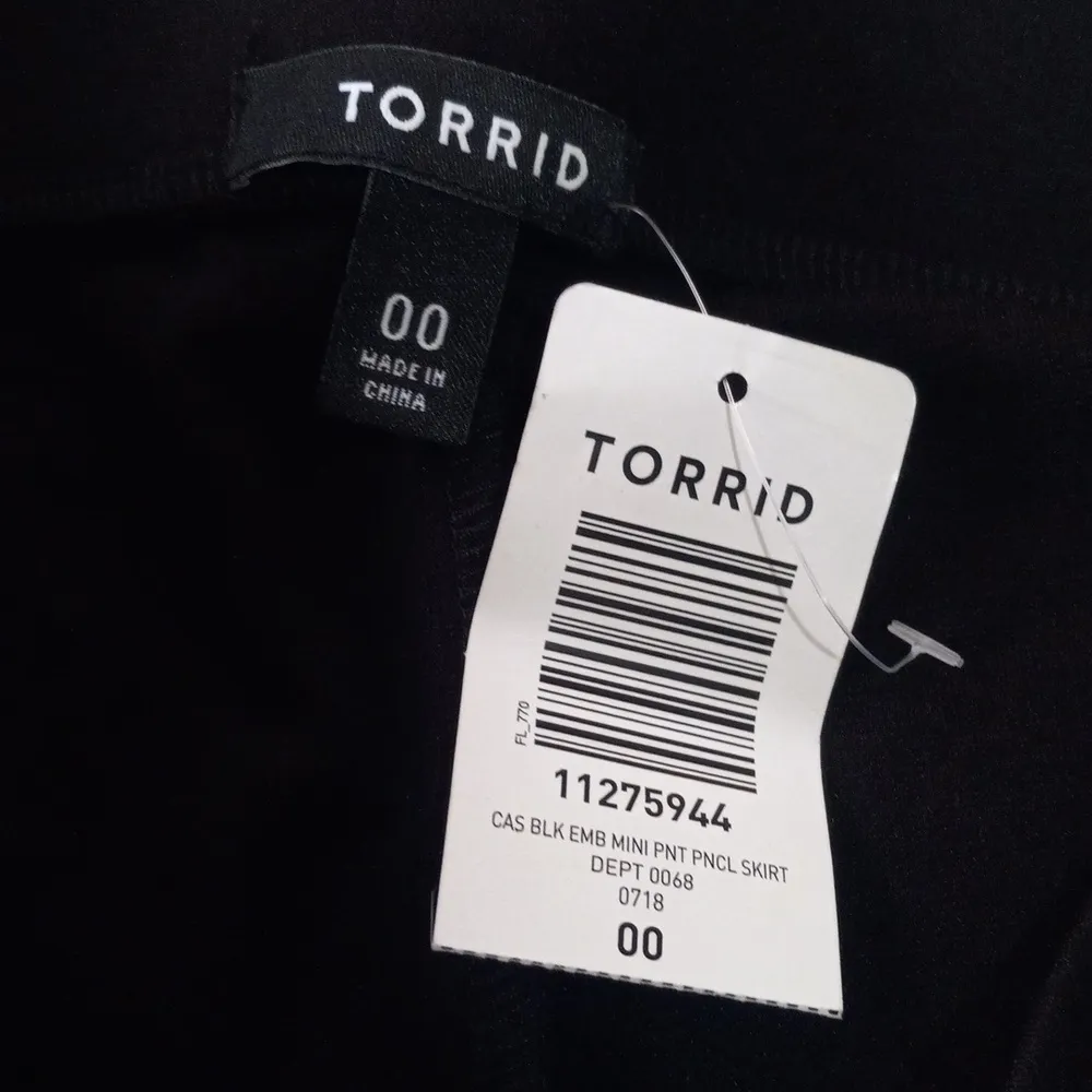 Torrid Black and Multicolored Embroidered Ponte Knit Stretch Pencil Skirt - Image 7