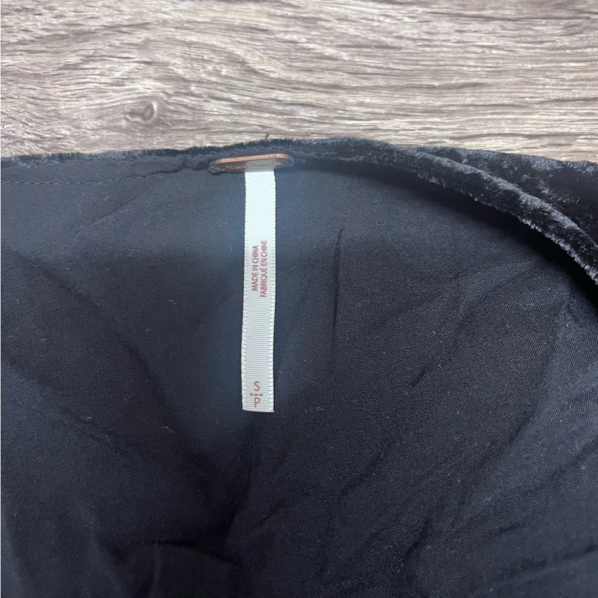 FREE PEOPLE SzS TRUE LOVIN LONG SLEEVE WIDE-LEG VELVET JUMPSUIT‎ BLACK - Image 5