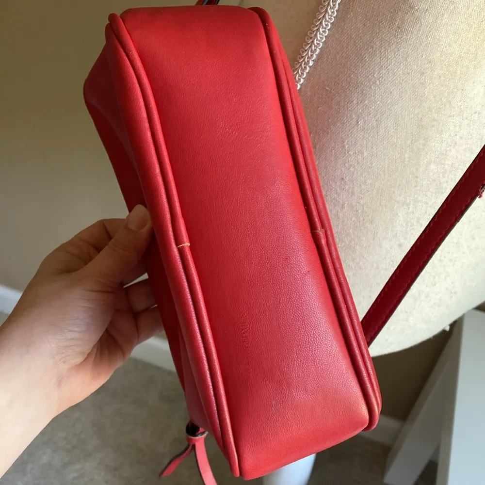 Red crossbody camera bag from Italy, faux leather - Image 9