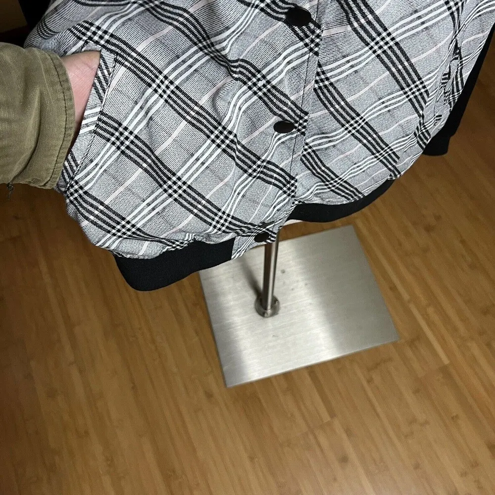 Torrid Bomber Jacket Womens 1X Black White‎ Pink Plaid Twill Snap Front - Image 6