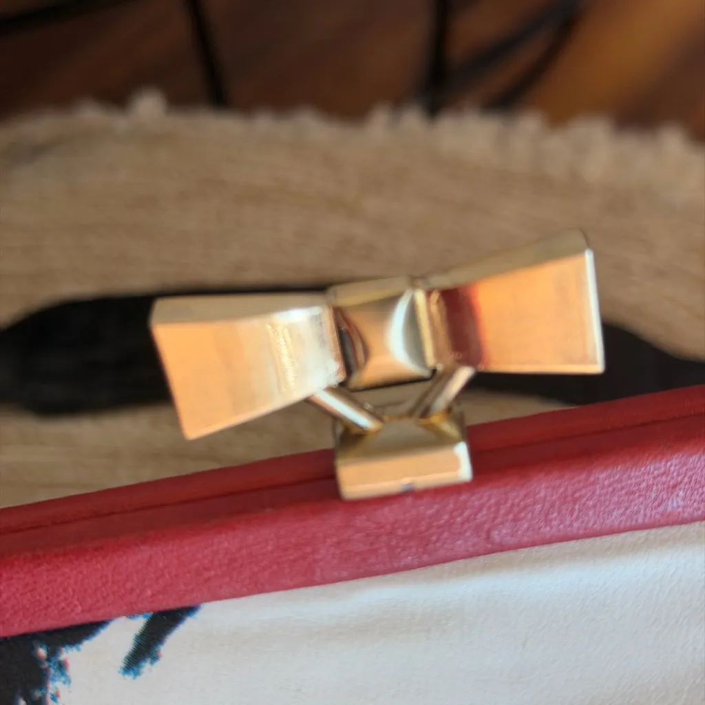 Isabella Fiore rare Snow White purse/handbag with beautiful bow chain - Image 4