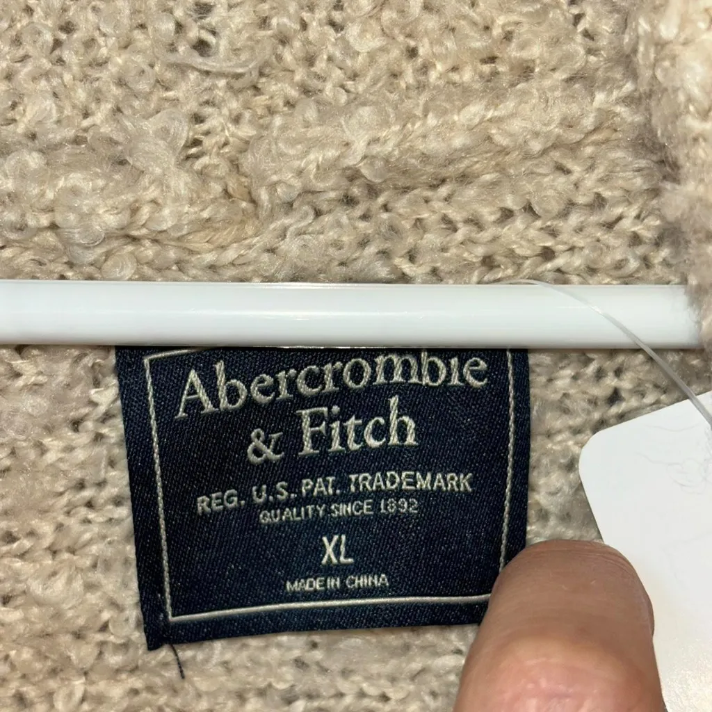 Abercrombie & Fitch sweater - Image 3