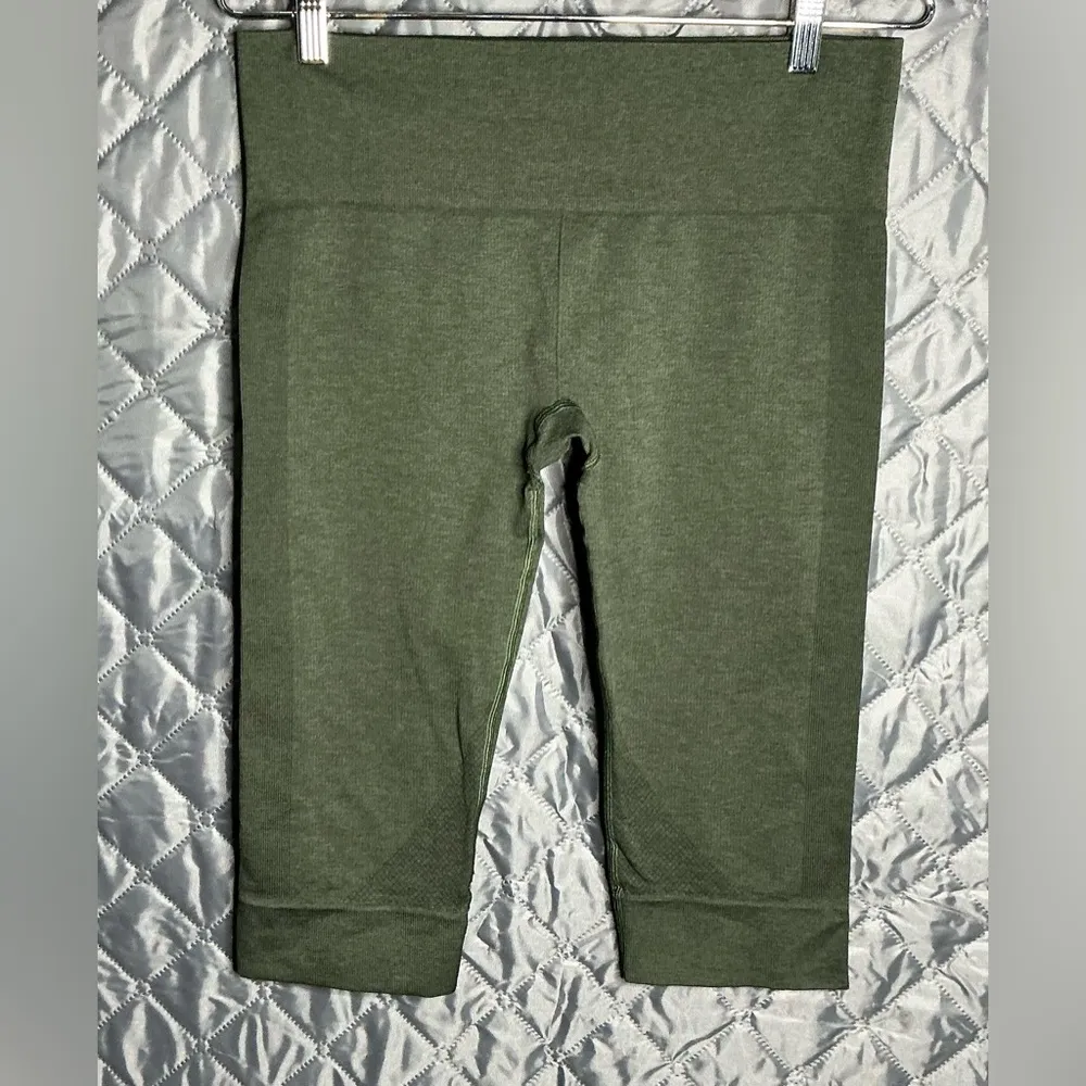 lululemon athletica flow crop leggings women’sForest Green compression short - Image 2