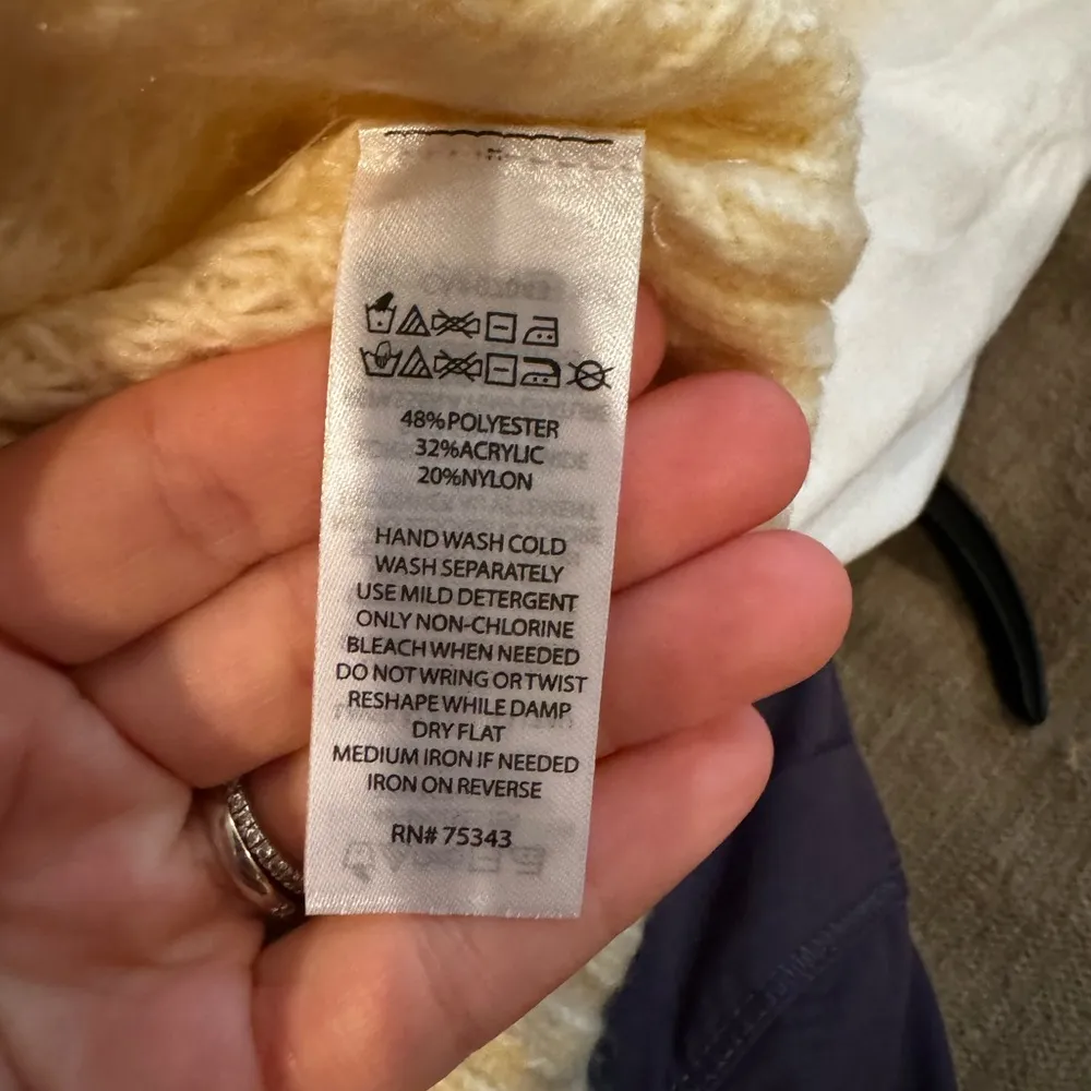 🌸NWT knit sweater - Image 2