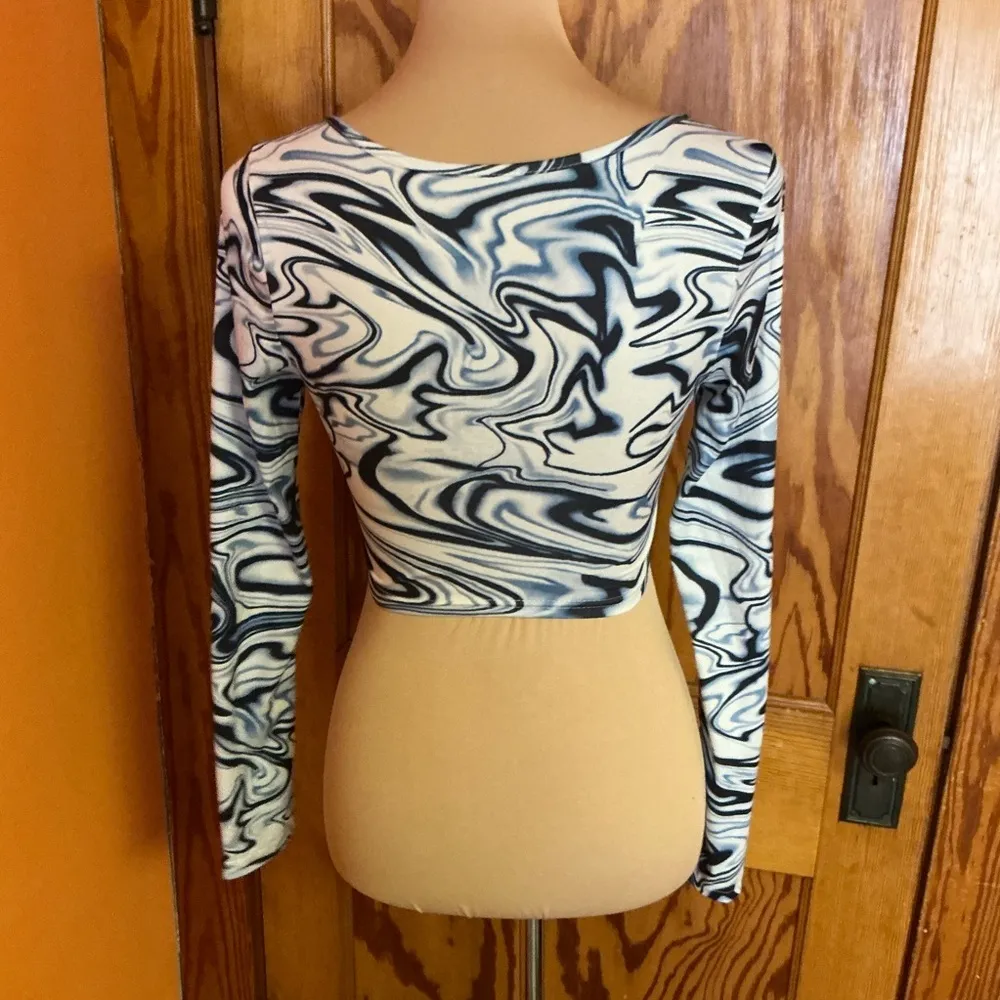 Psychedelic swirls sexy crop top - Image 7