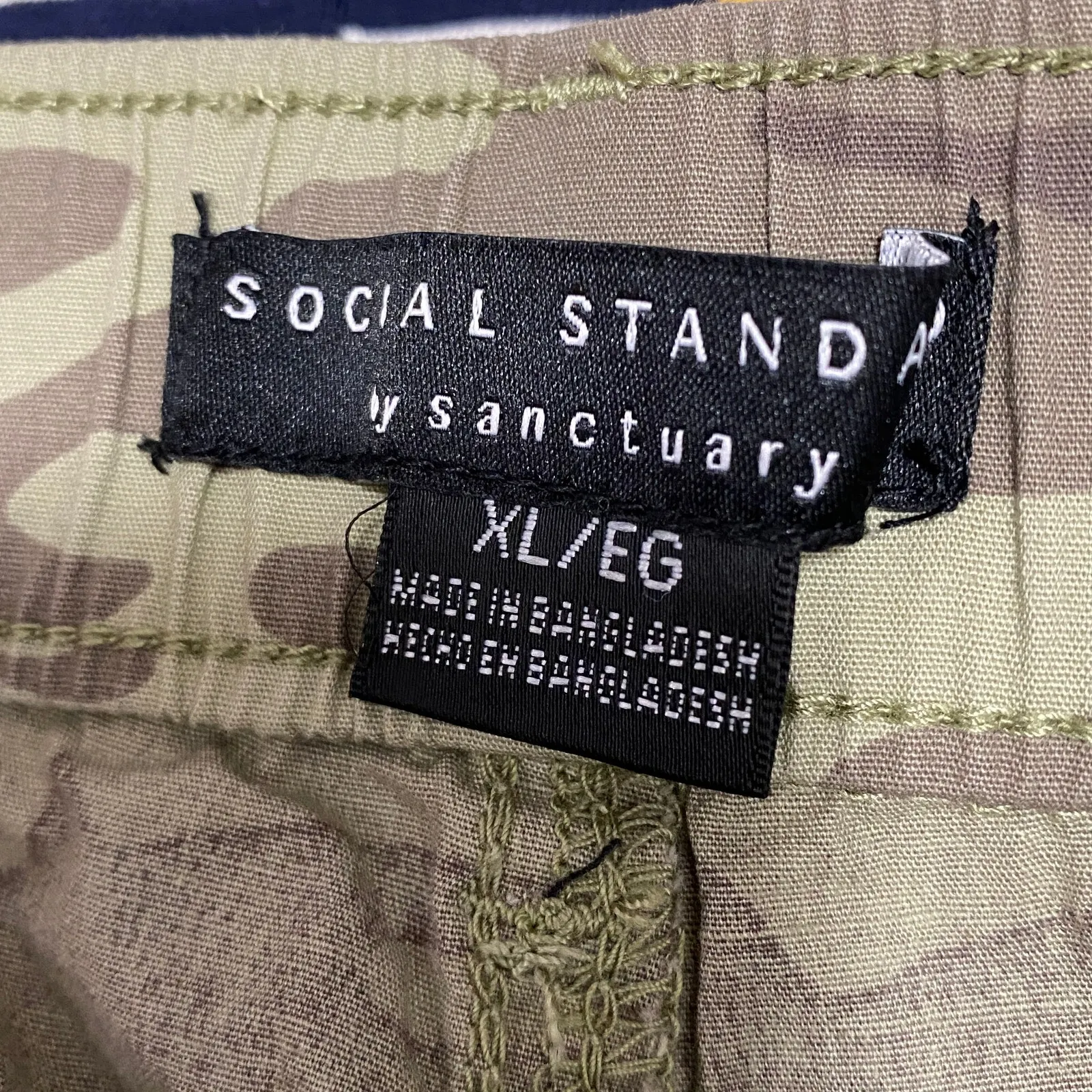 Social Standard by Sanctuary Green Camo Print Shorts Women's Size X-Large XL - Image 6