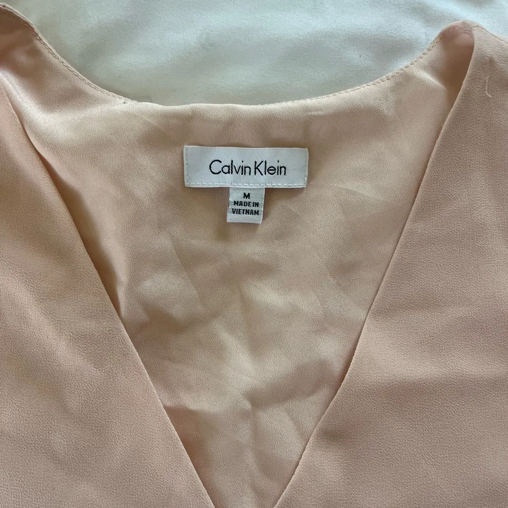 Calvin Klein Women’s Pink Chiffon Blouse Bell Sleeve V-neck Work Business Dressy - Image 3