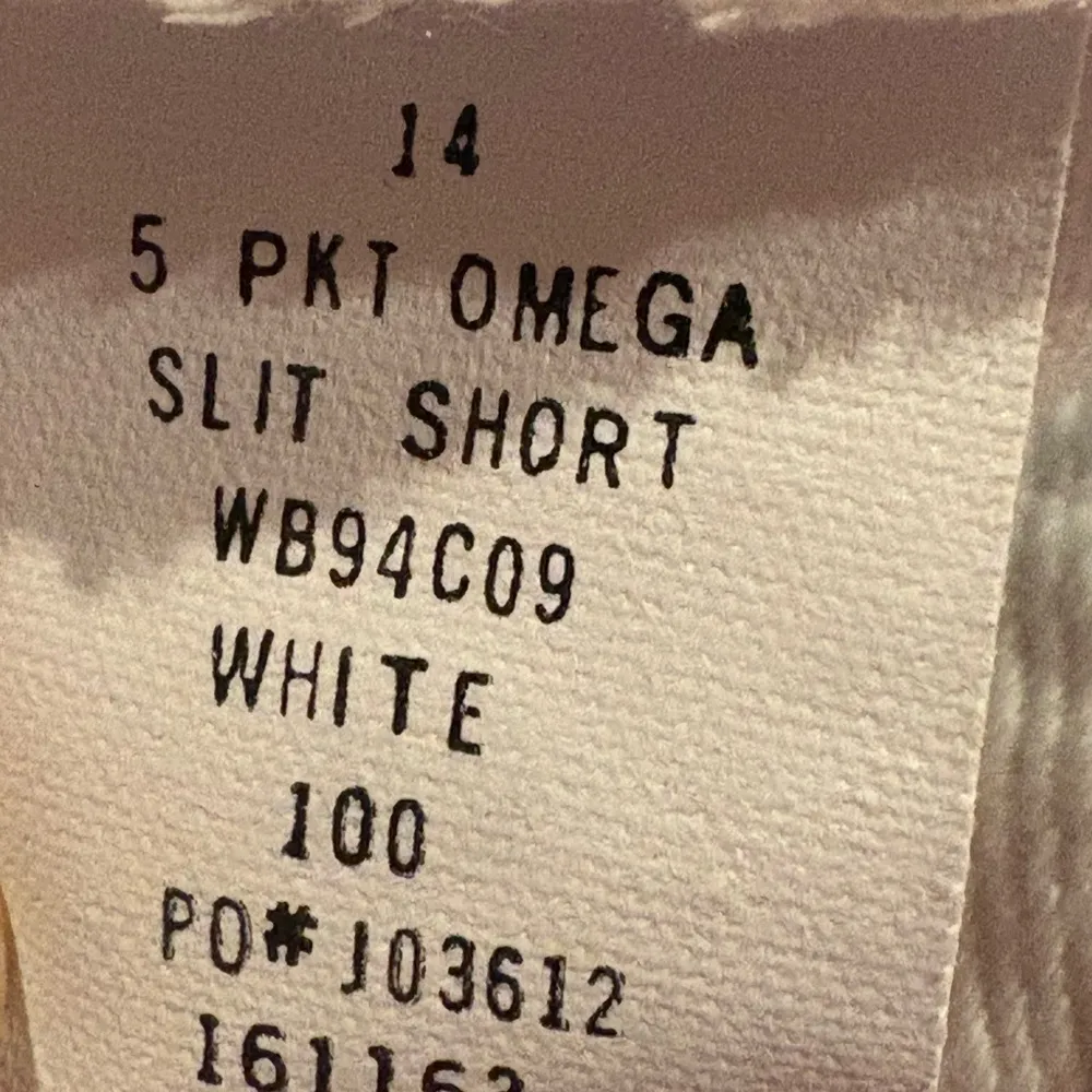 Calvin Klein women's 5-pocket white denim shorts, side slits "Omega" style sz 14 - Image 6