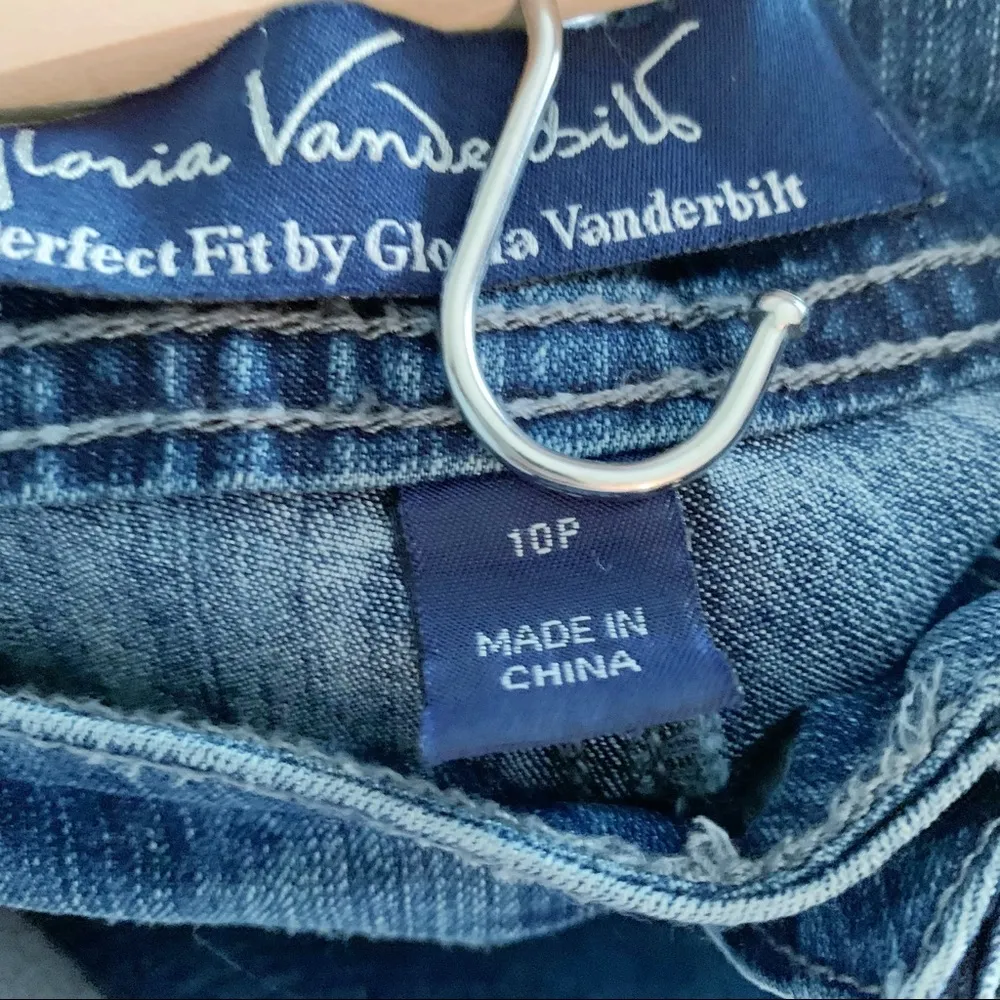 GLORIA VANDERBILT Embroidered Marnie Skimmer Jeans Size 10P - Image 4