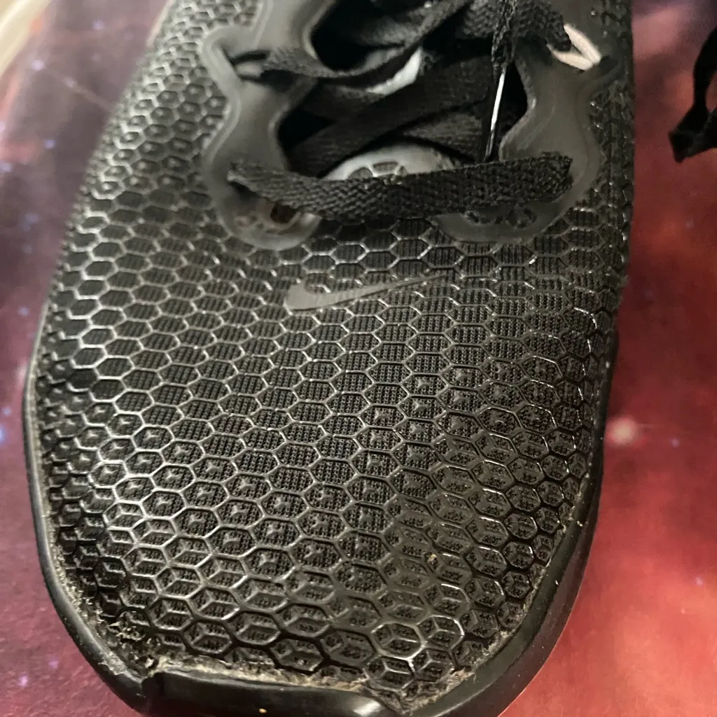 Nike Womens Metcons Black Sneakers Size 7.5 Tennis Shoes  A02982-010 Used - Image 2