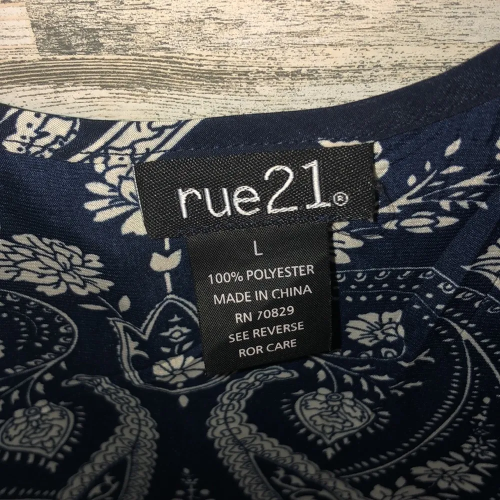 Rue21 blue and white lace graphic dress open sleeves knee length size large​​ - Image 7