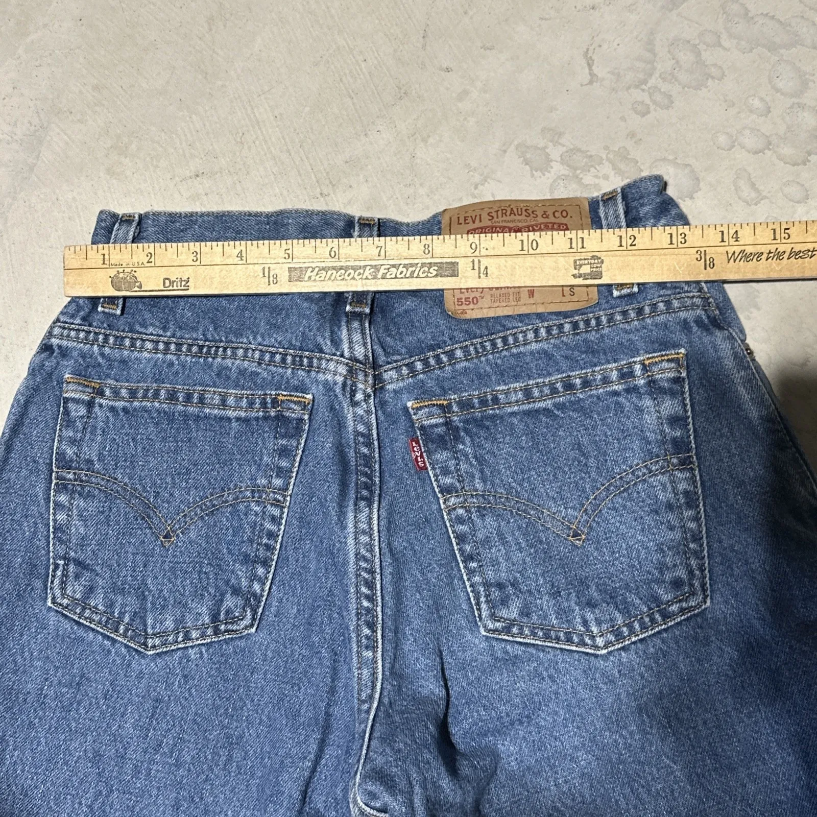 Vintage Levi's 550 7 Jr S Relaxed Fit Tapered Leg 26x30 Denim Y2K 90s Light Wash - Image 9