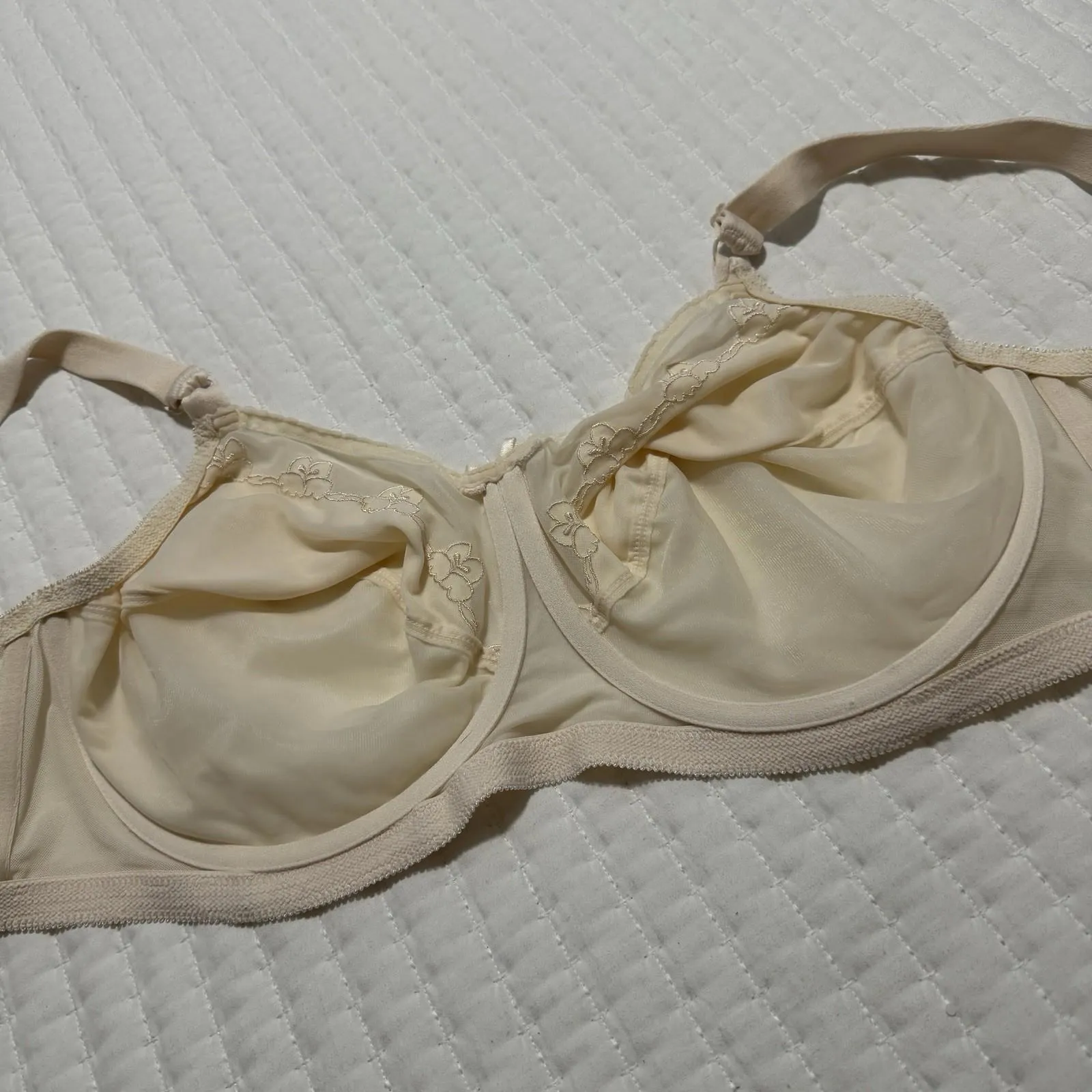 Bali 44DD Flower Embroidery Underwire Unlined Full Coverage Bra 0180 Light Beige Size undefined - Image 9