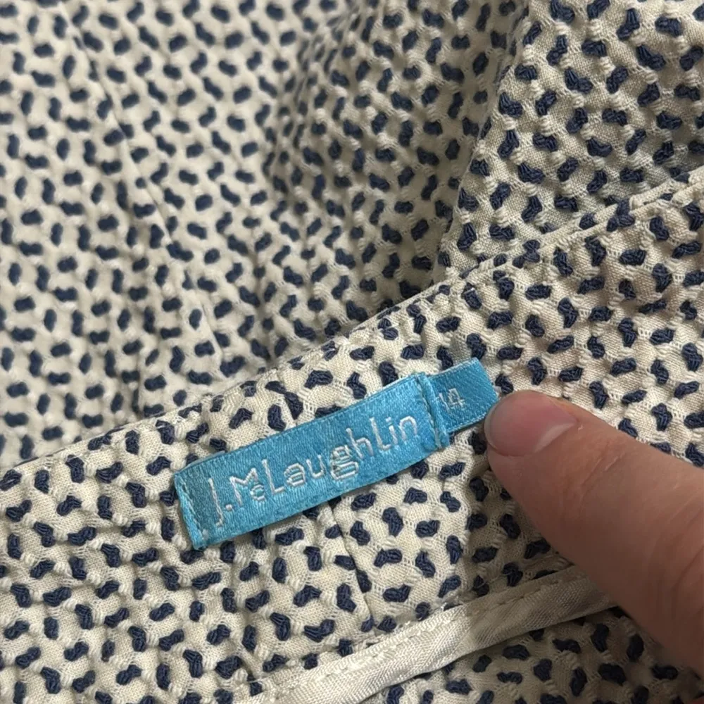 J. McLaughlin white and blue geometric print textured cropped pants size 14 - Image 7