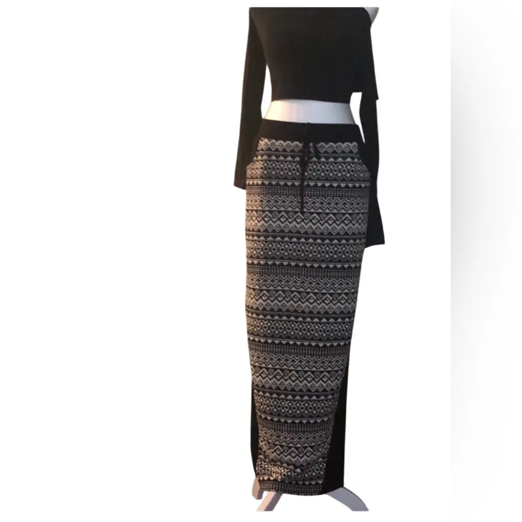Joe Benbasset Black and White Geometric Maxi Skirt - Image 2