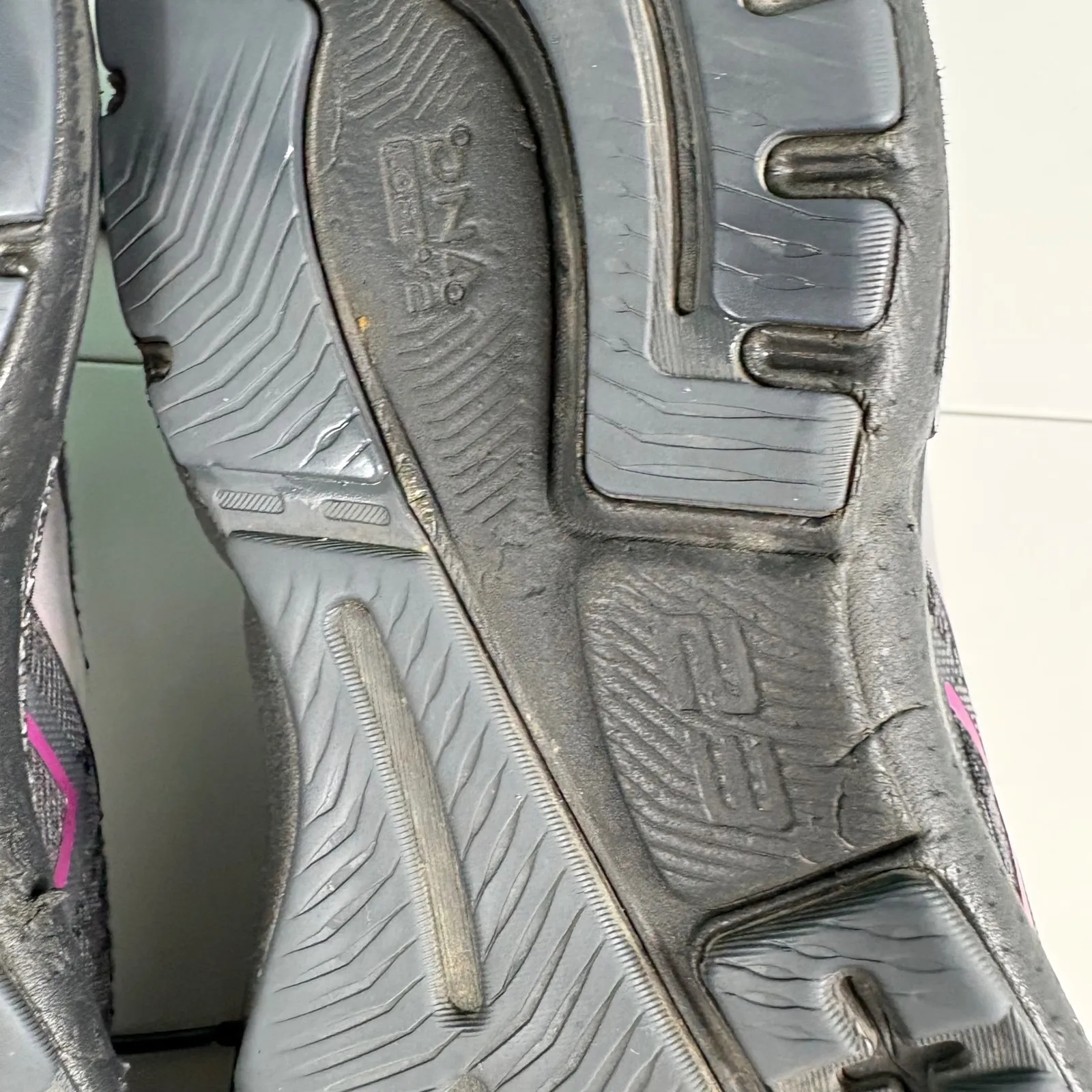 Brooks Adrenaline GTS 23 Women's Running Shoes Dark Grey Purple‎ Sz 9 - Image 16