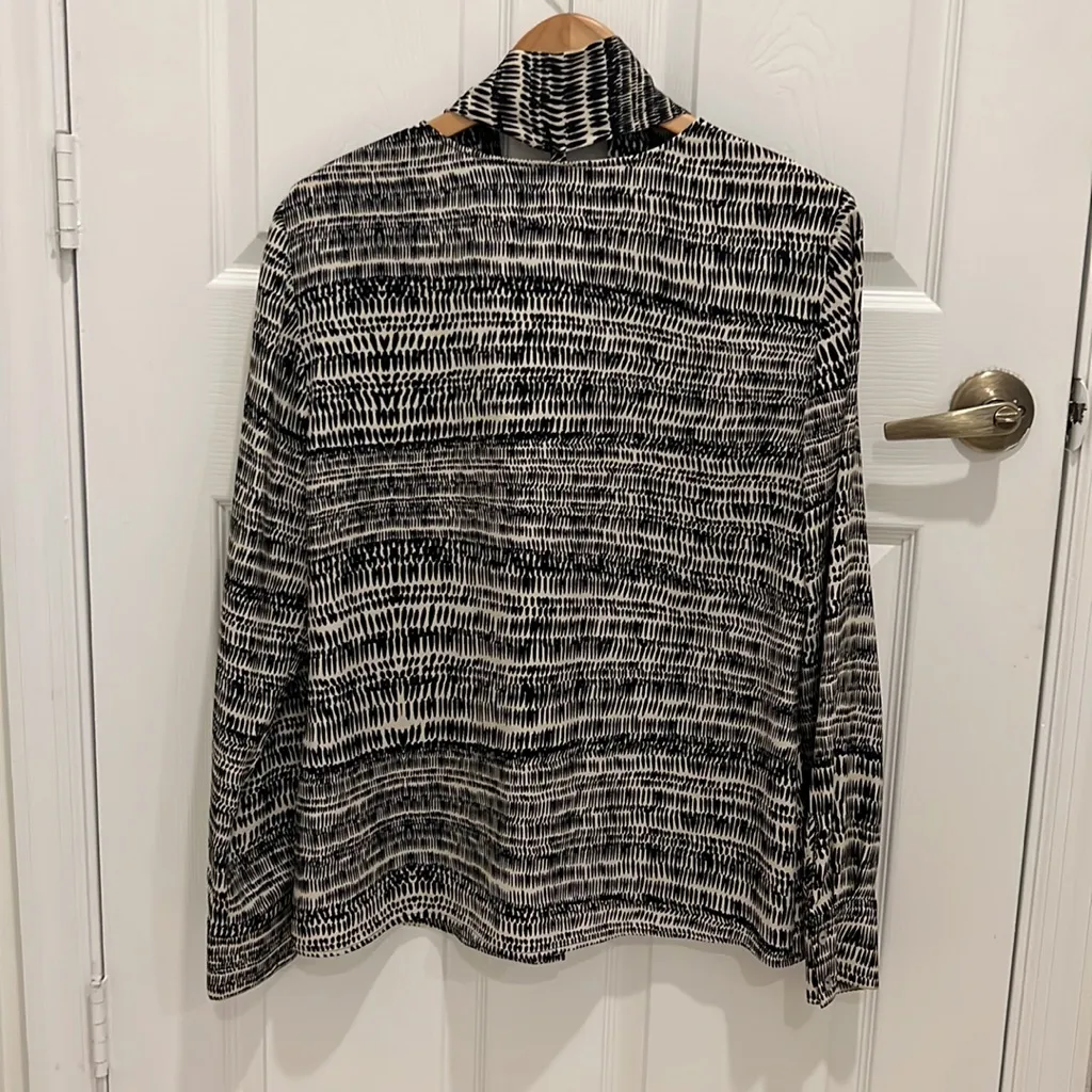 St. John Pussybow Button Up Blouse Abstract Black and White Size 12 - Image 2