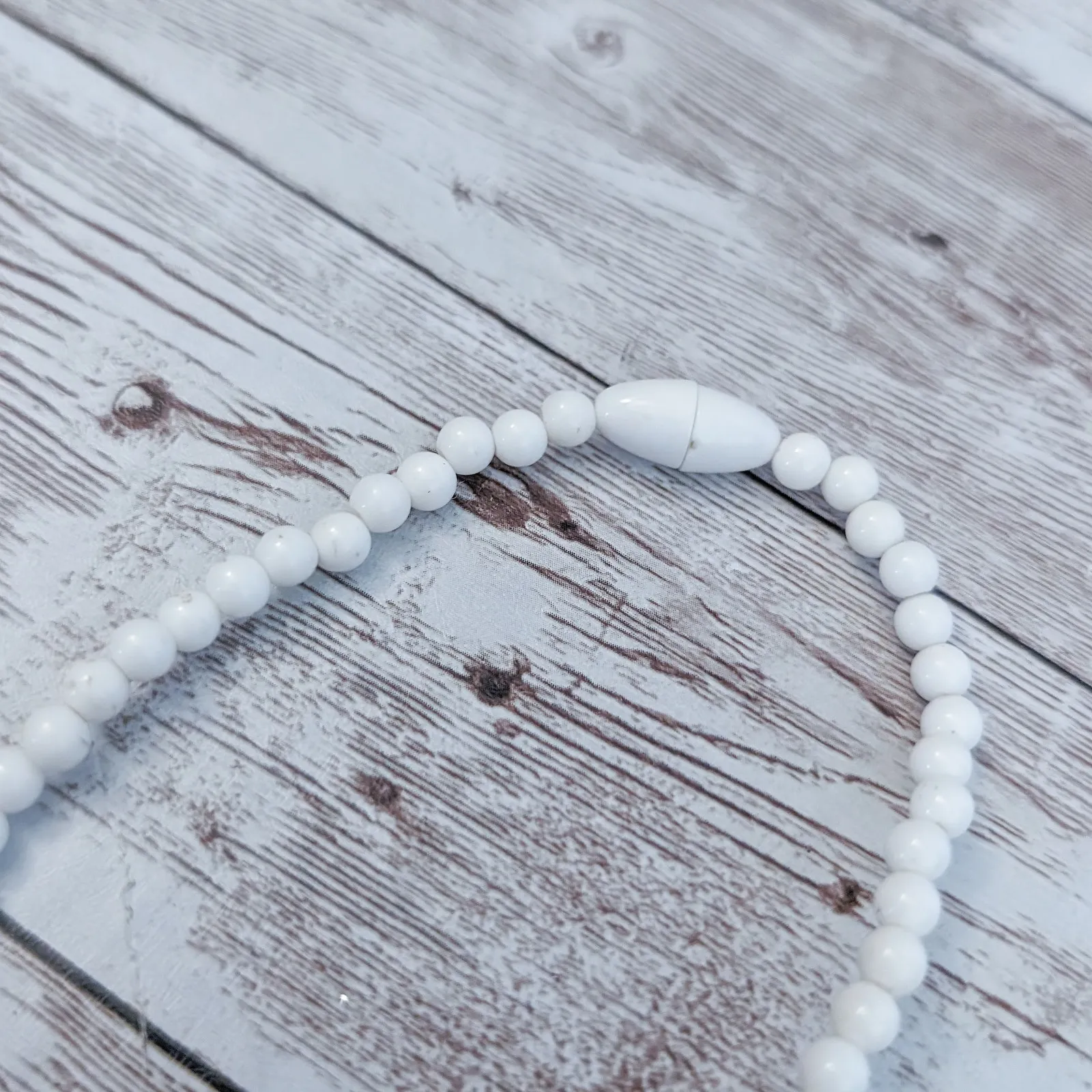 Vintage Lucite Necklace - Image 8