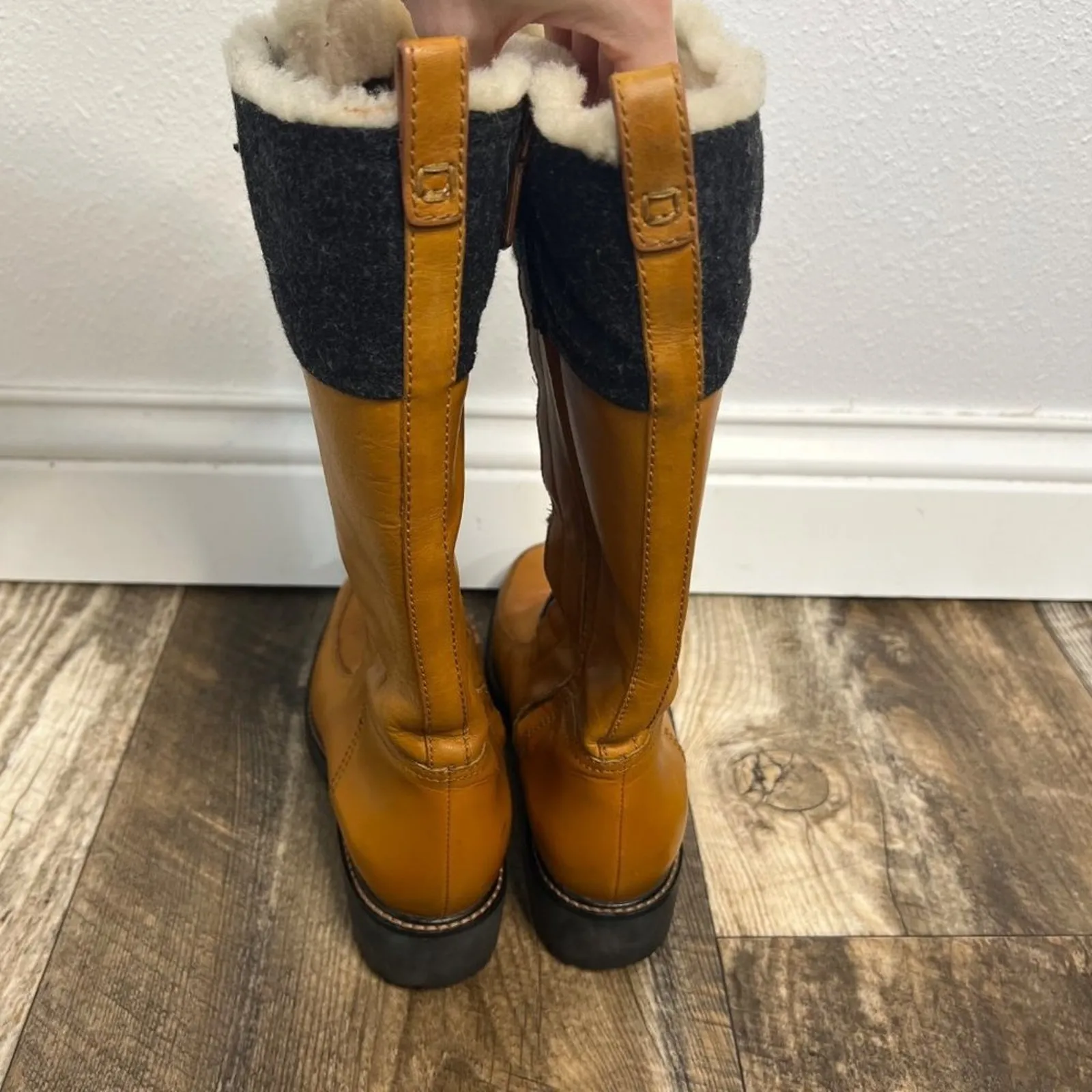 Cole Hann Henson Tall Leather Boots Camel Sherling Lace Up Lug Sole Size 6 1/2 - Image 8