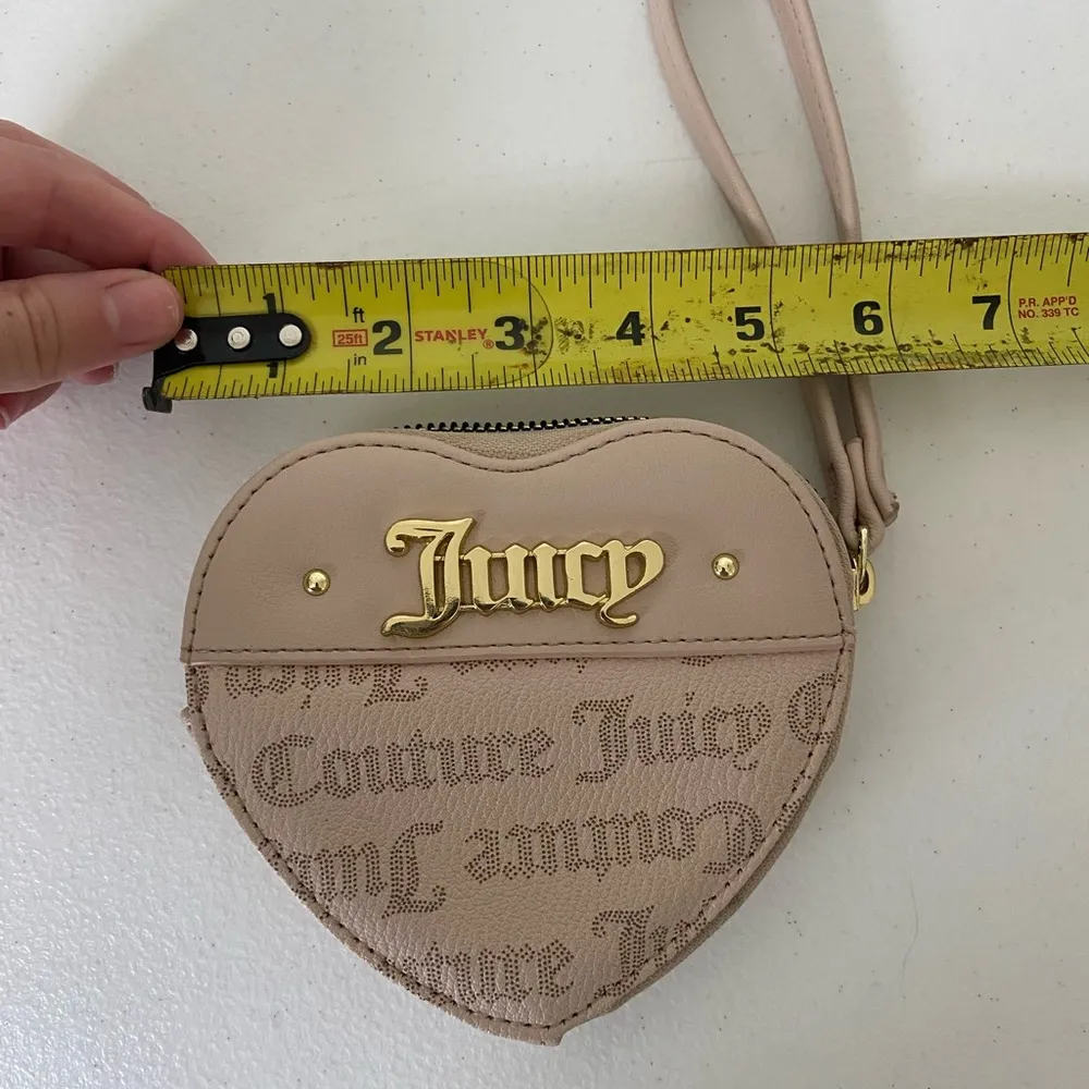 NWOT | Juicy Couture tannish pink small heart shape gold hardware wristlet purse - Image 5