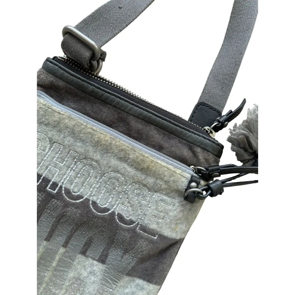 JUICY COUTURE Vintage Gray Striped Crossbody Bag - Image 3