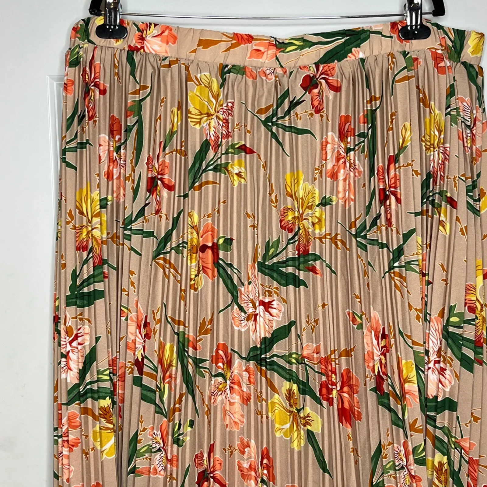 PrettyLittleThing NEW Plus Size 24 Pink Floral Pleated Midi Skirt Elastic Waist - Image 3