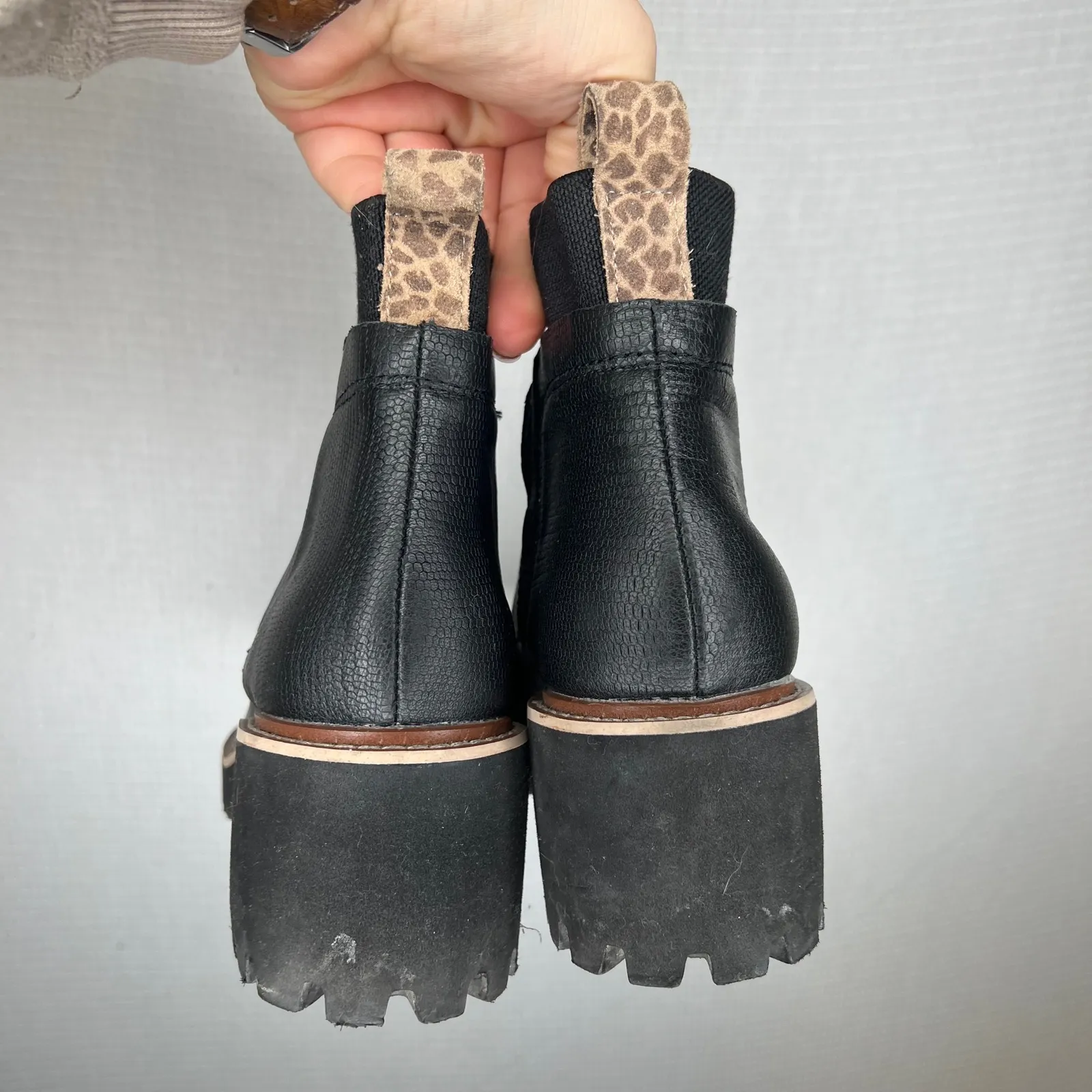 Dolce Vita Huey H20 Black Leather Chelsea Sole Wedge Ankle Boots Women Size 8.5 - Image 3