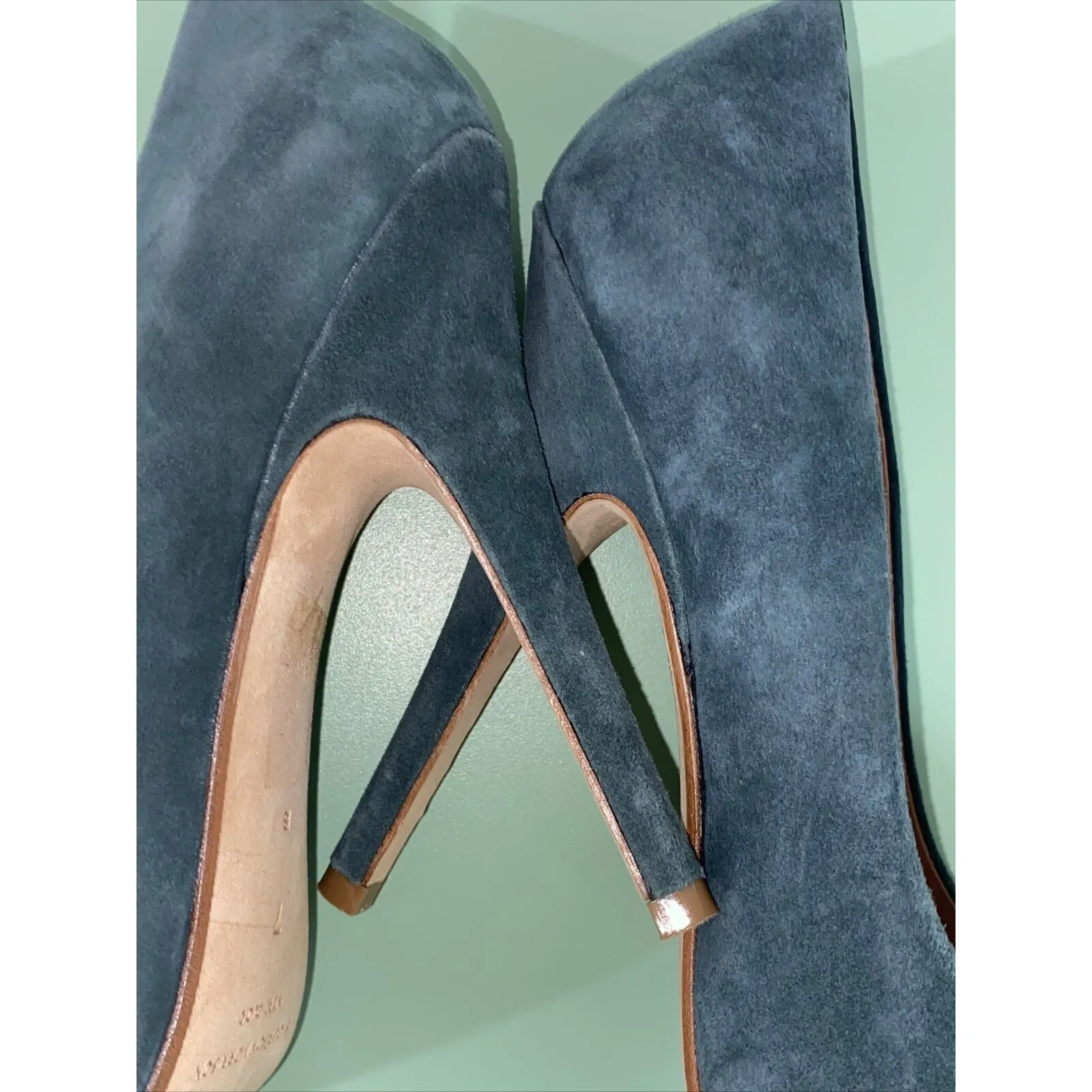 $495 SIGERSON MORRISON Womens Sz 7B green suede silver cap toe pumps shoes - Image 9