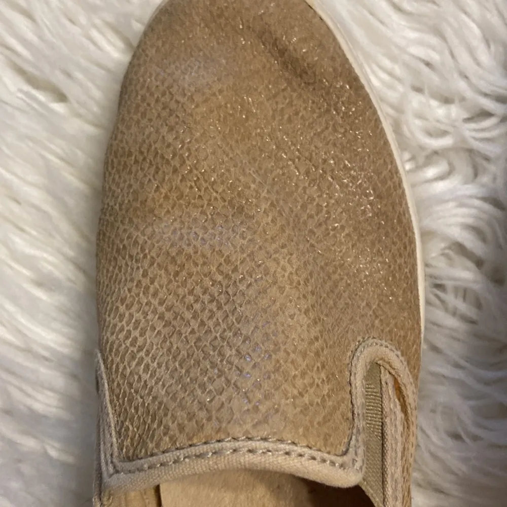 Sorel Shoes used in good condition still have life in it size 9.5 color tan - Image 6