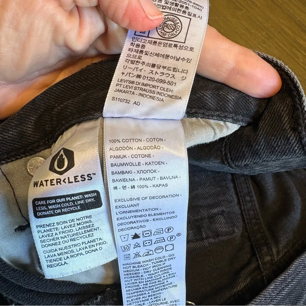 Levi’s 501 Black Denim Cut Off Shorts Daisy Dukes Distressed Frayed 29 - Image 6