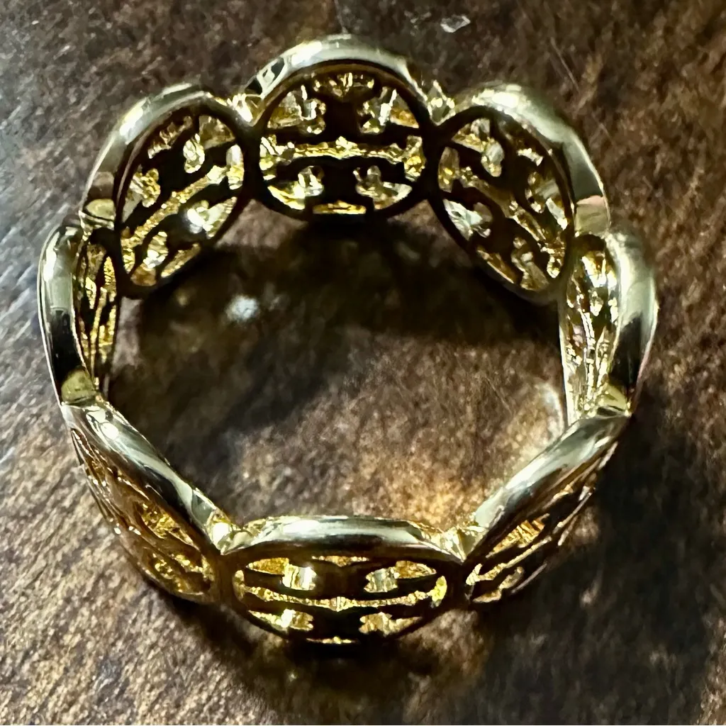 New Auth. Tory Burch Frozen Logo ring in a gold-tone finish with Tag Size 7 - Image 6