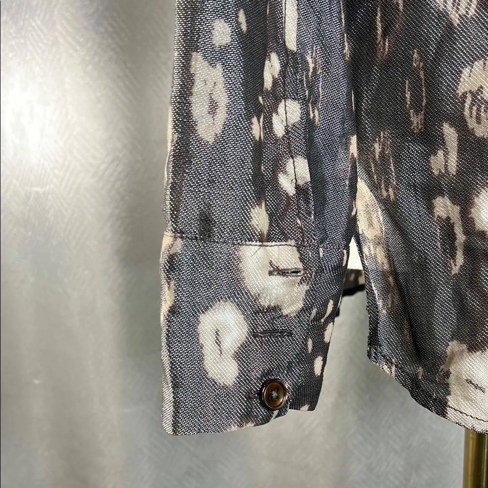 HILTON HOLLIS Gray Patterned Button - Image 8