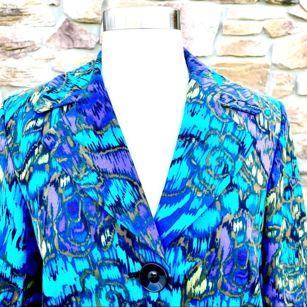 Chico’s Abstract Print Cropped Blazer - Image 11
