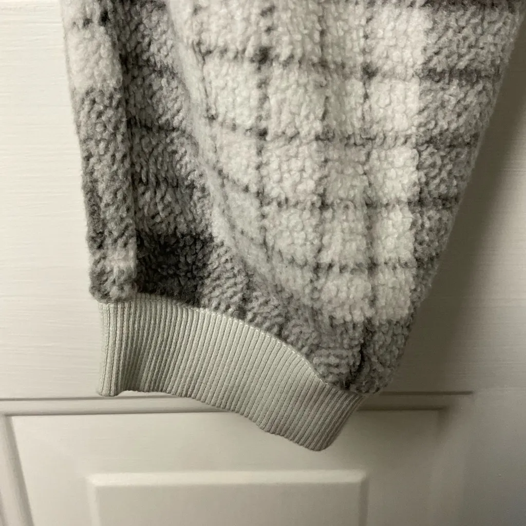 Aerie Snowed In Fleece Jogger Grey Plaid Lounge Pants Size Medium - Image 5