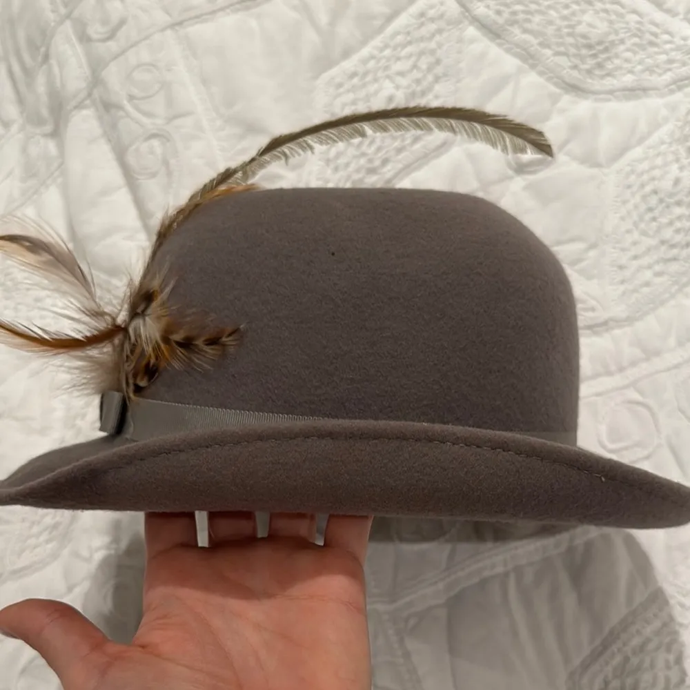 100% wool women Chic Gray Hat with Feather Accent hippie feathers unique - Image 4