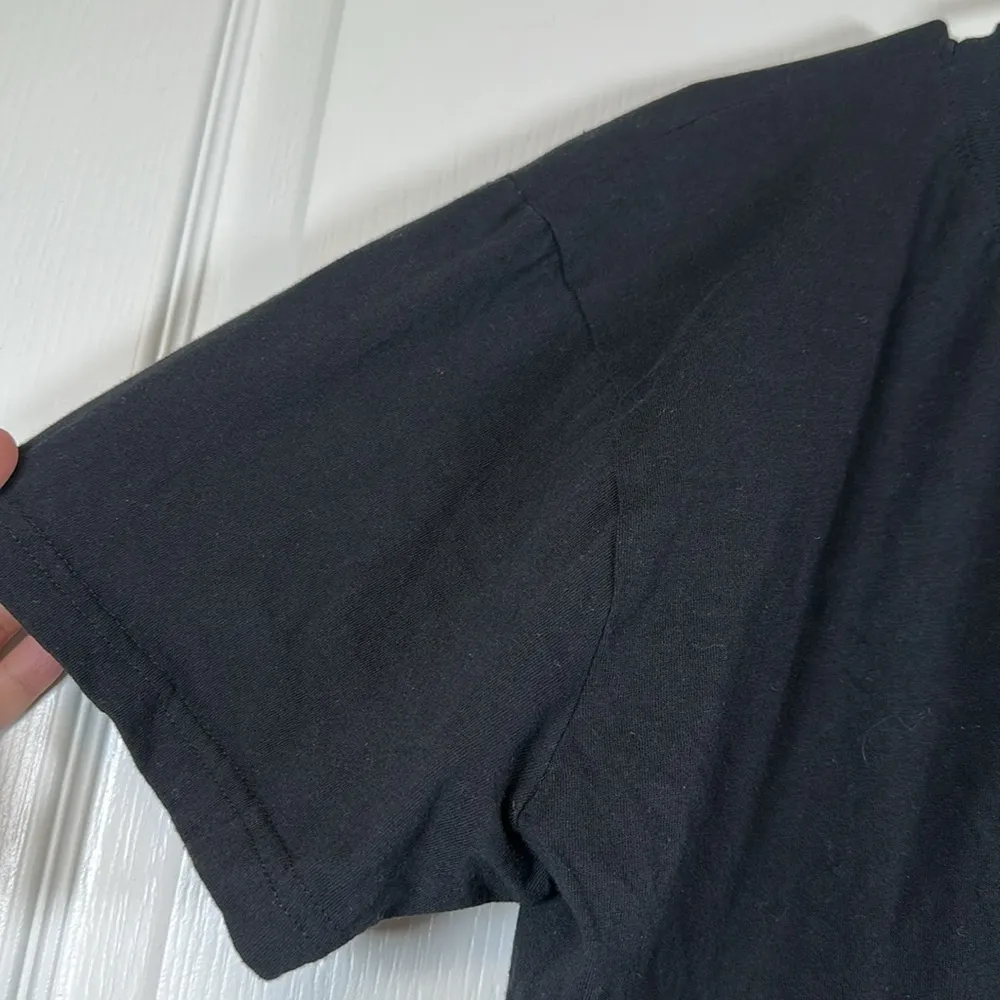 True Religion Black Gold Logo Short Sleeve V-Neck Shirt Size XL EUC #2731 - Image 2