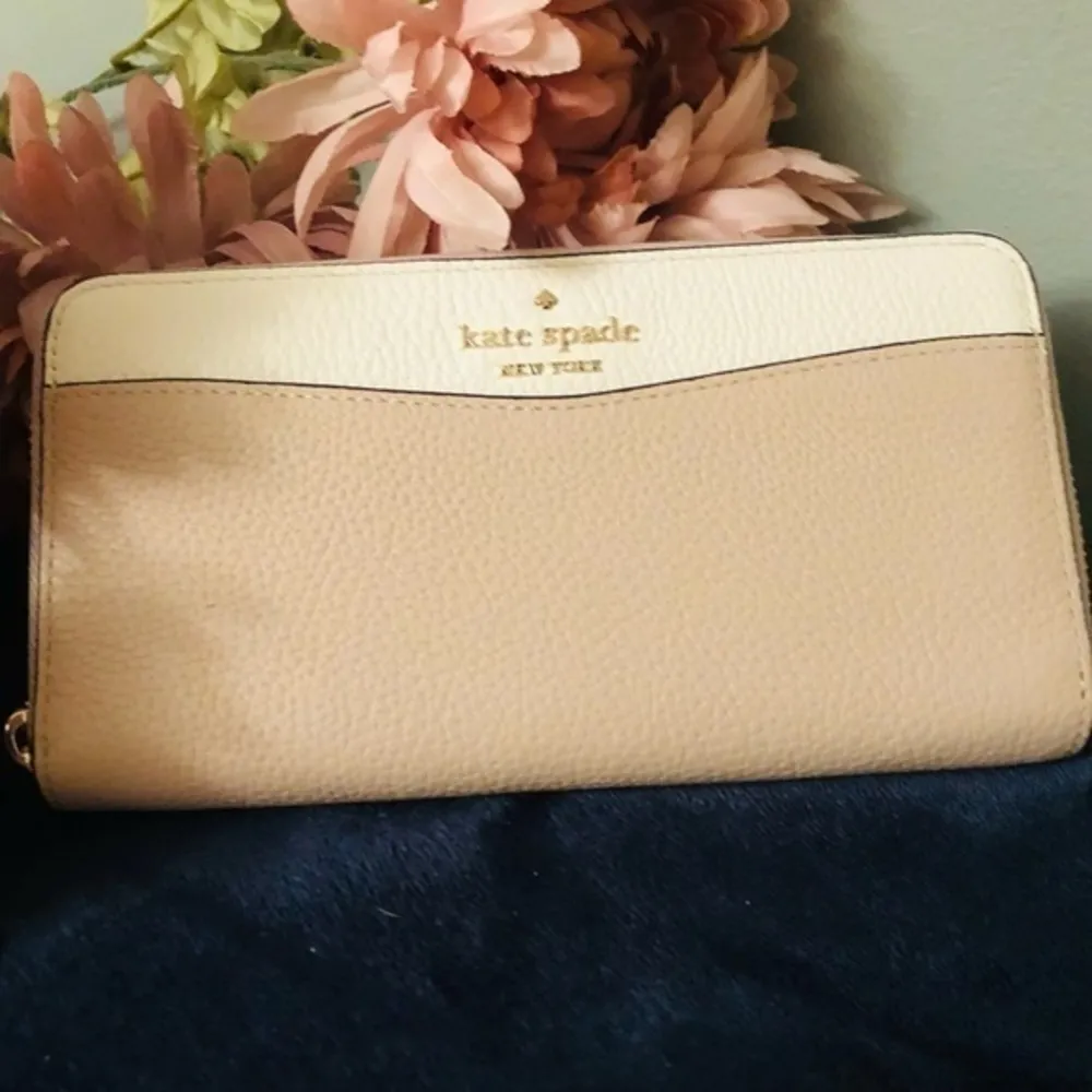 Kate Spade Saffiano Leather Zip Wallet • Beige & Cream • 12 Card Slots • NWT - Image 2