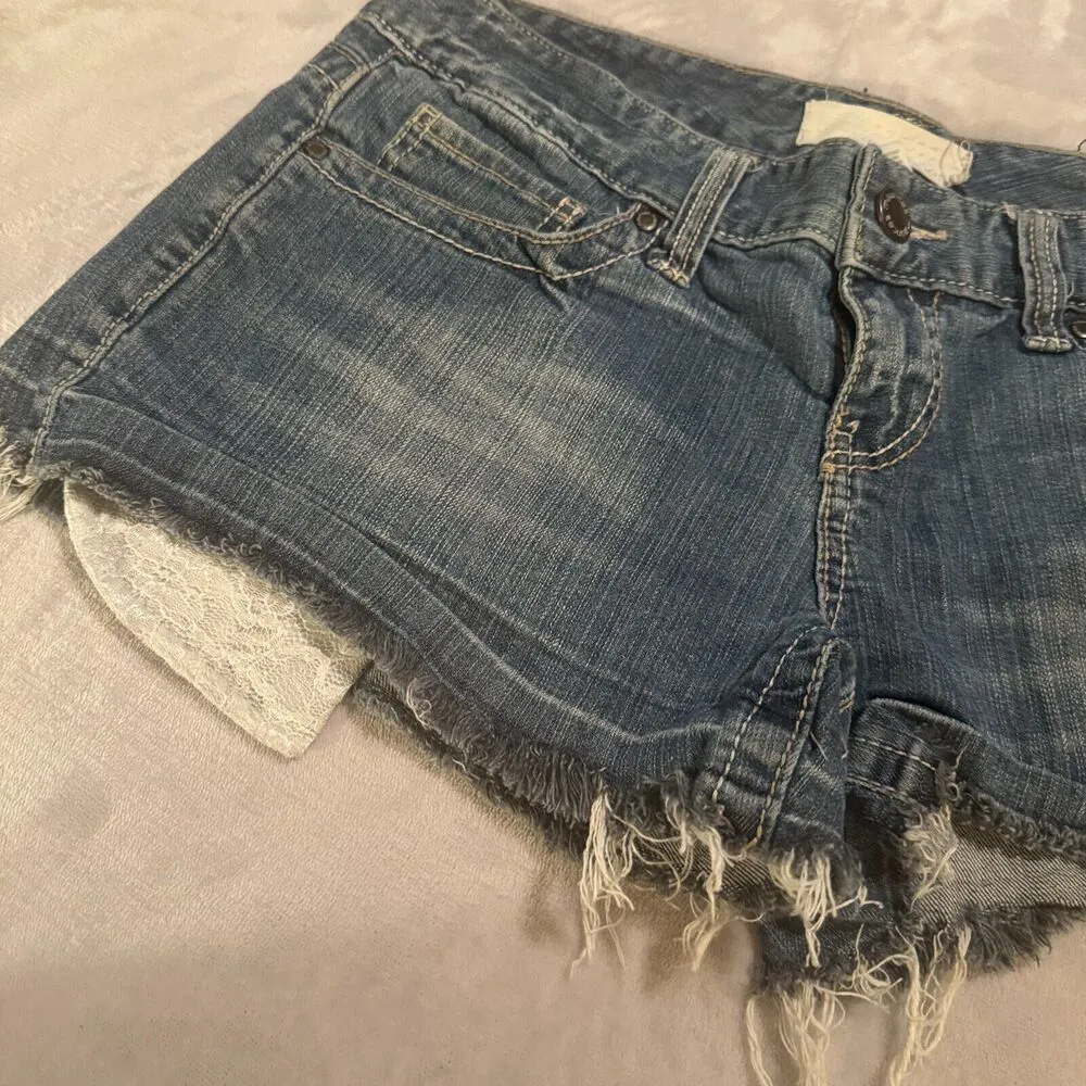 MAURICES Denim Jean Shorts womens Size 9/10 cut off lace pockets stretch - Image 2