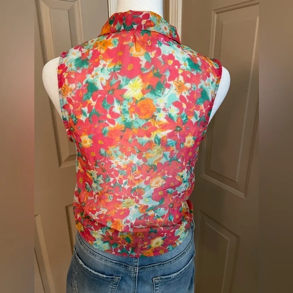 Black Poppy Button/Tie Front Sleeveless Floral Blouse - Image 2
