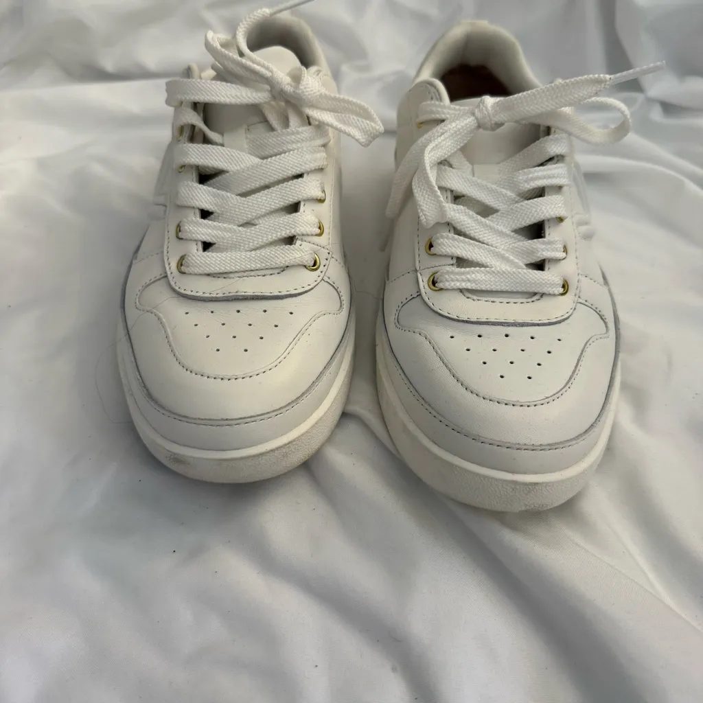 Like New Vionic Elise Wide Leather Sneakers - Image 3