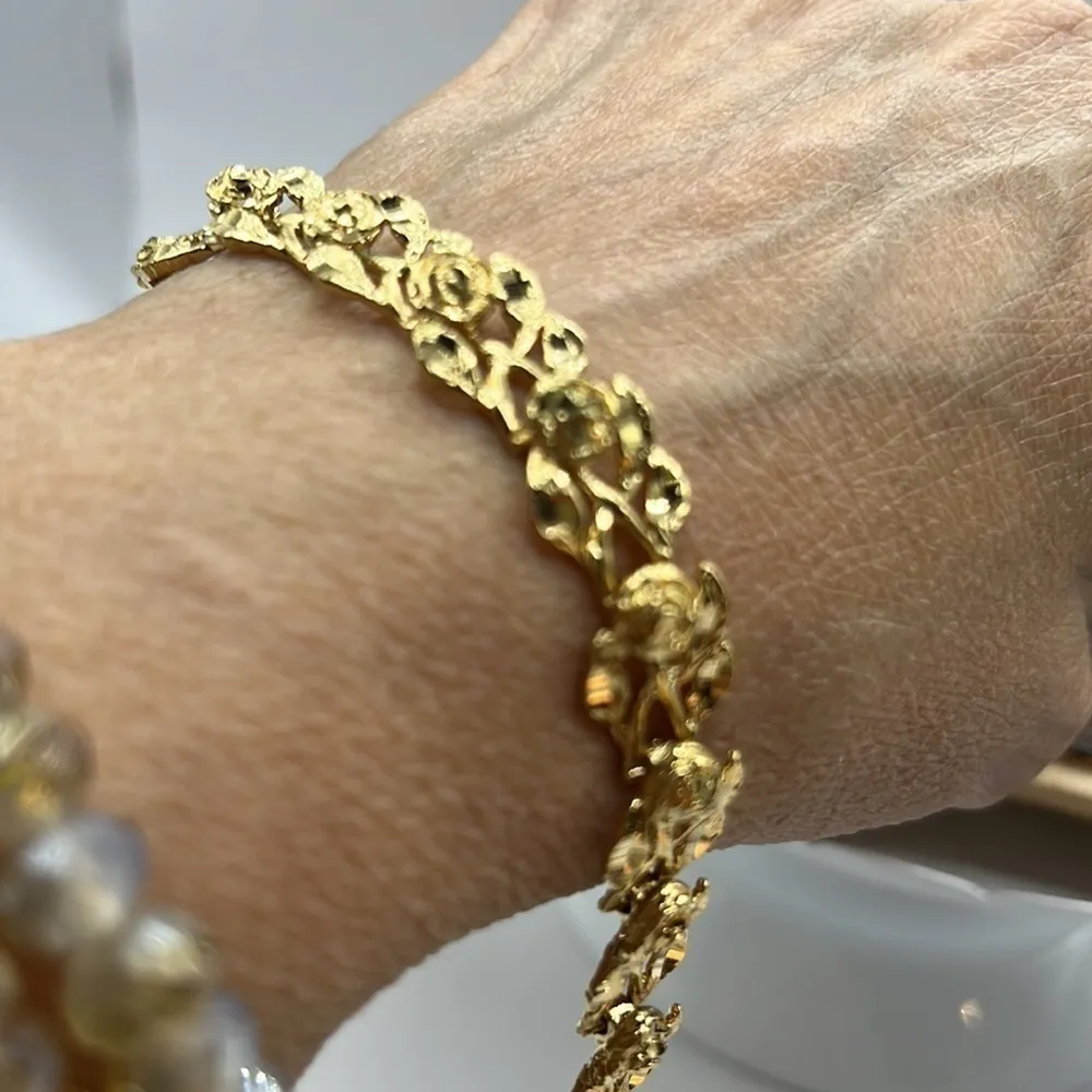 Vintage Gold Tone Textured Flower Bracelet Shiny Brutalist Design Gold Tone - Image 4