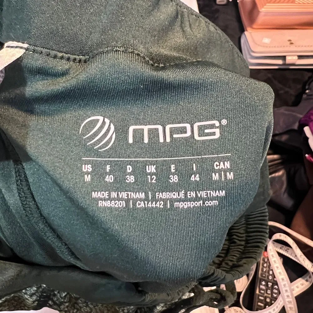 MPG Athletic Running Shorts Snake Print Pattern Workout Gym Activewear Medium Green - Image 5