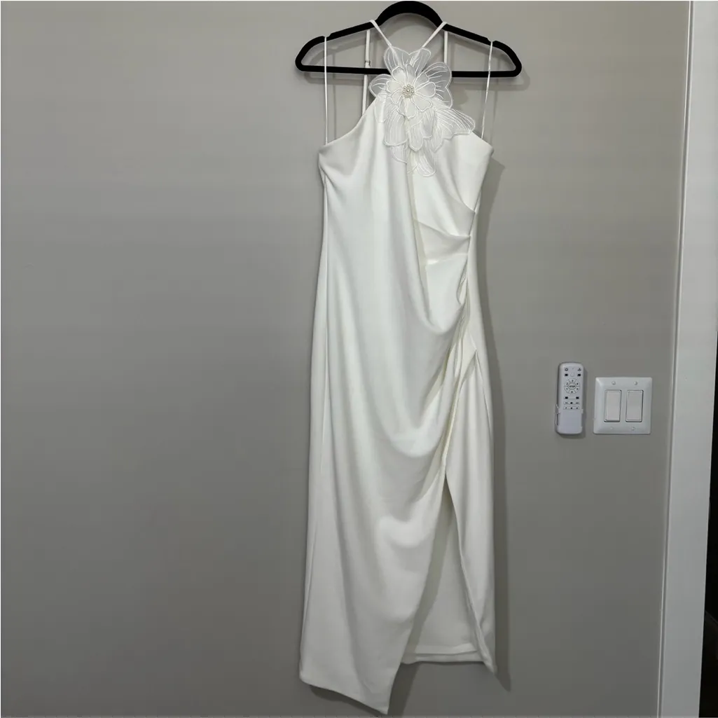 Elliatt Janelle White Floral Applique Halter Neck Midi Dress Size XL Pearl Slit - Image 4