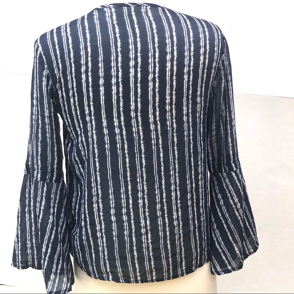 Womens Size XS blue Striped Bell Sleeve v-neck Top blouse - Image 3