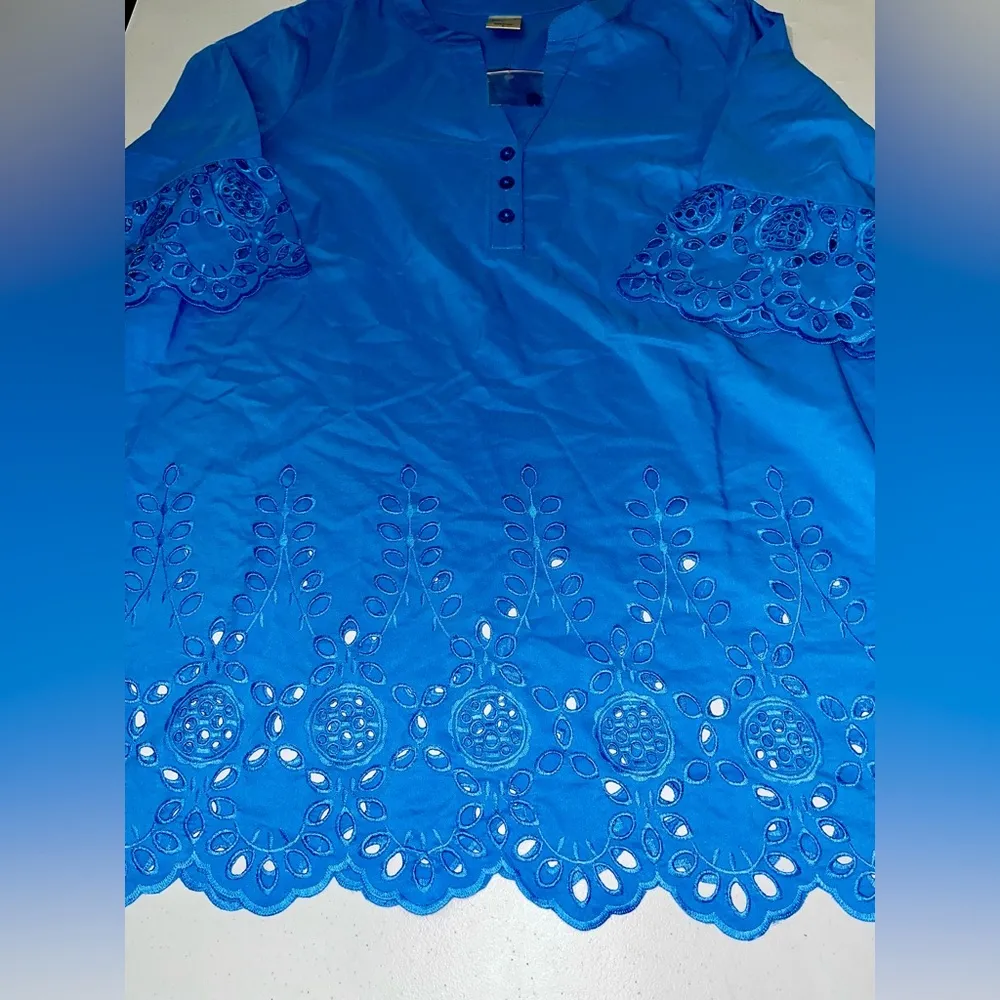 NWT Blair Eyelet V Neck Blouse - Image 3