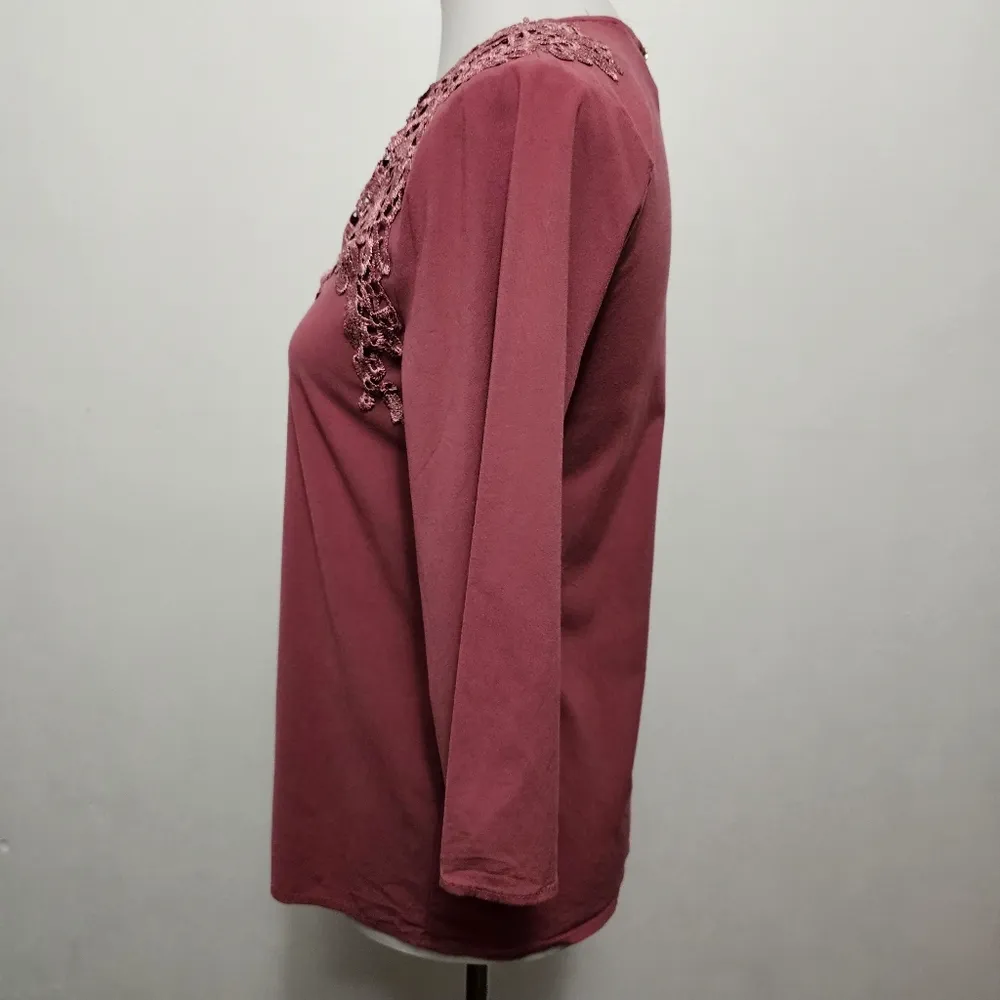 BKE Boutique Roan Rouge Lace Applique Cutout Blouse Size XS - Image 3