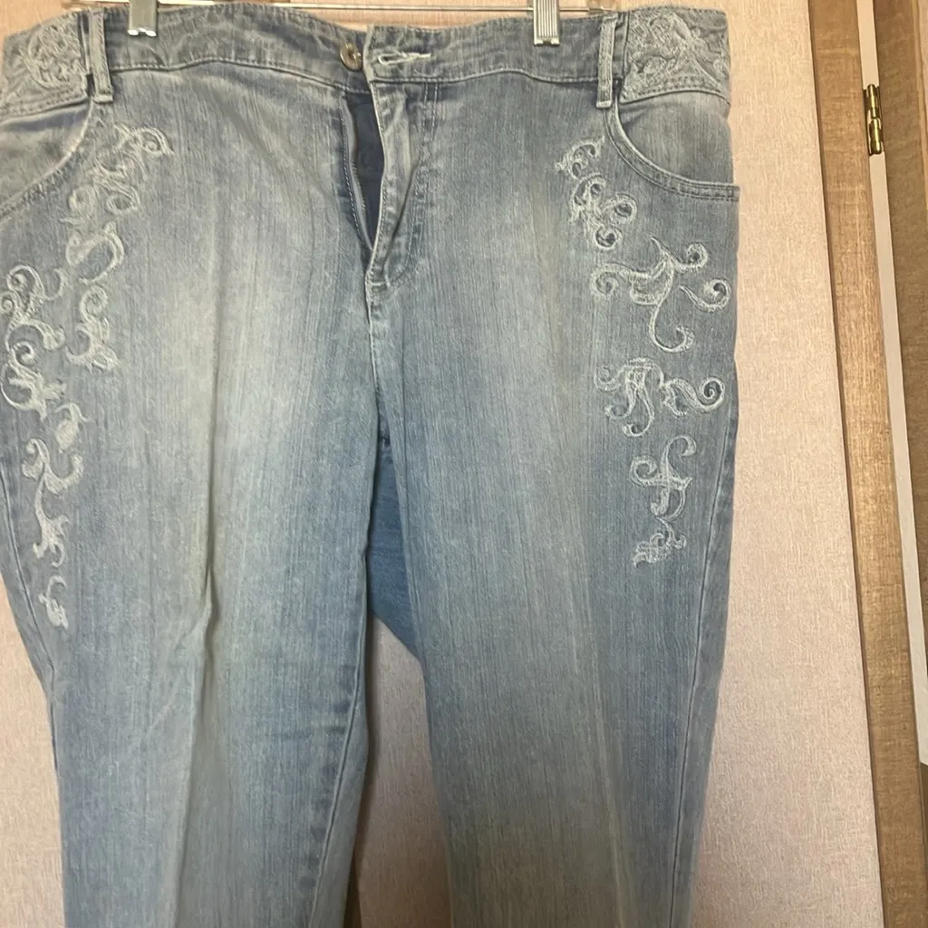 FINAL MARKDOWN Chicos platinum Embroidered Light Blue Jeans 3 xl - Image 2