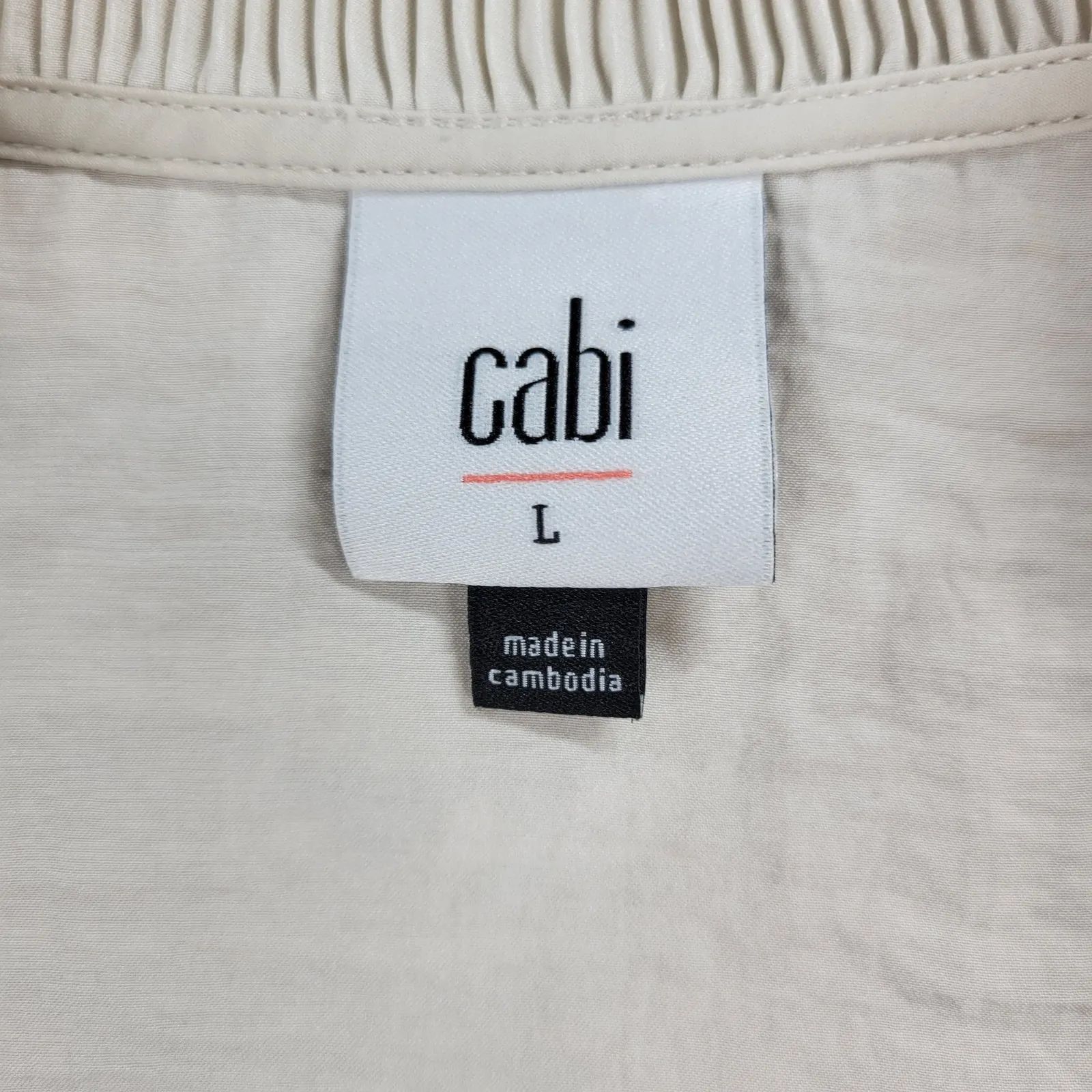 CAbi Snapshot Satin‎ Top Womens Large Ivory Pleated Collar V-Neck Tank Shirt - Image 2