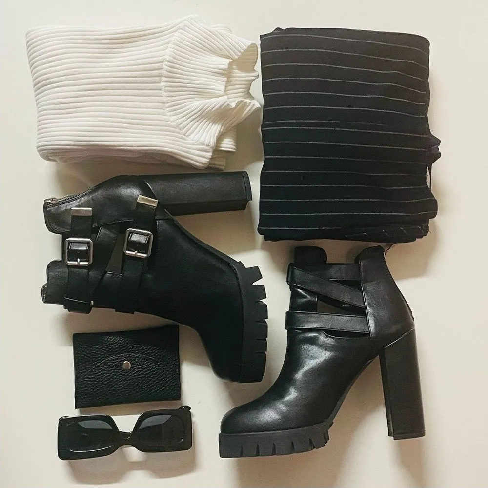 Bleuh Ciel Dark Navy Striped Cropped Wide Leg Jumpsuit Size S EUC - Image 3